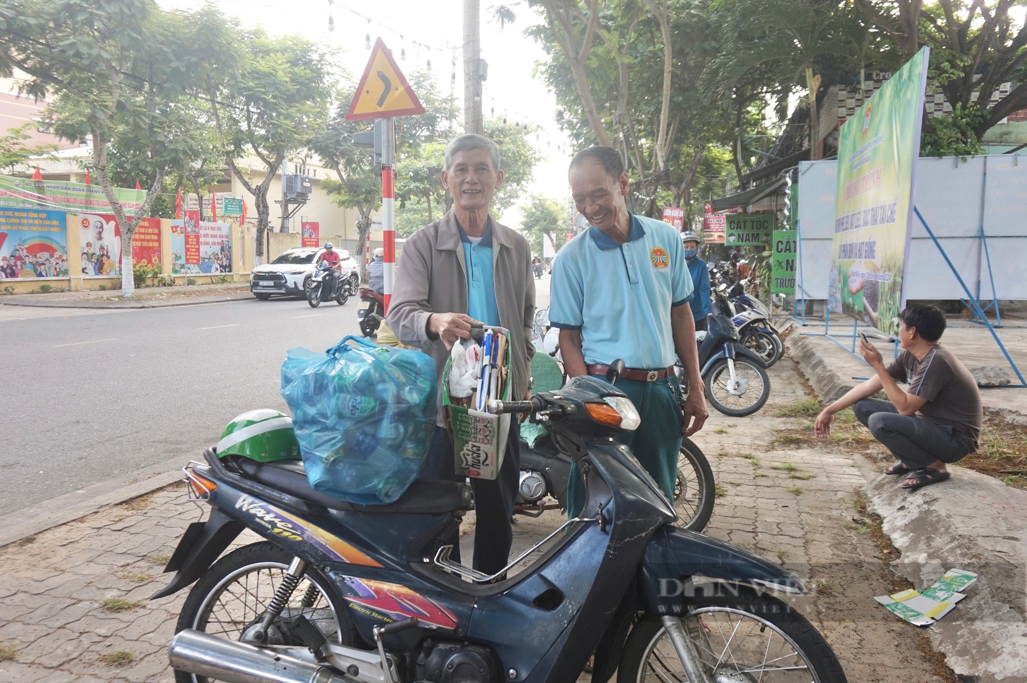 Đổi rác thải lấy loại quà bất ngờ, nông dân Đà Nẵng chung tay bảo vệ môi trường- Ảnh 2.