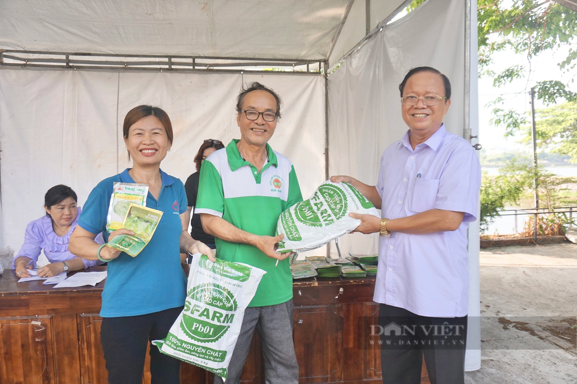 Đổi rác thải lấy loại quà bất ngờ, nông dân Đà Nẵng chung tay bảo vệ môi trường- Ảnh 4.