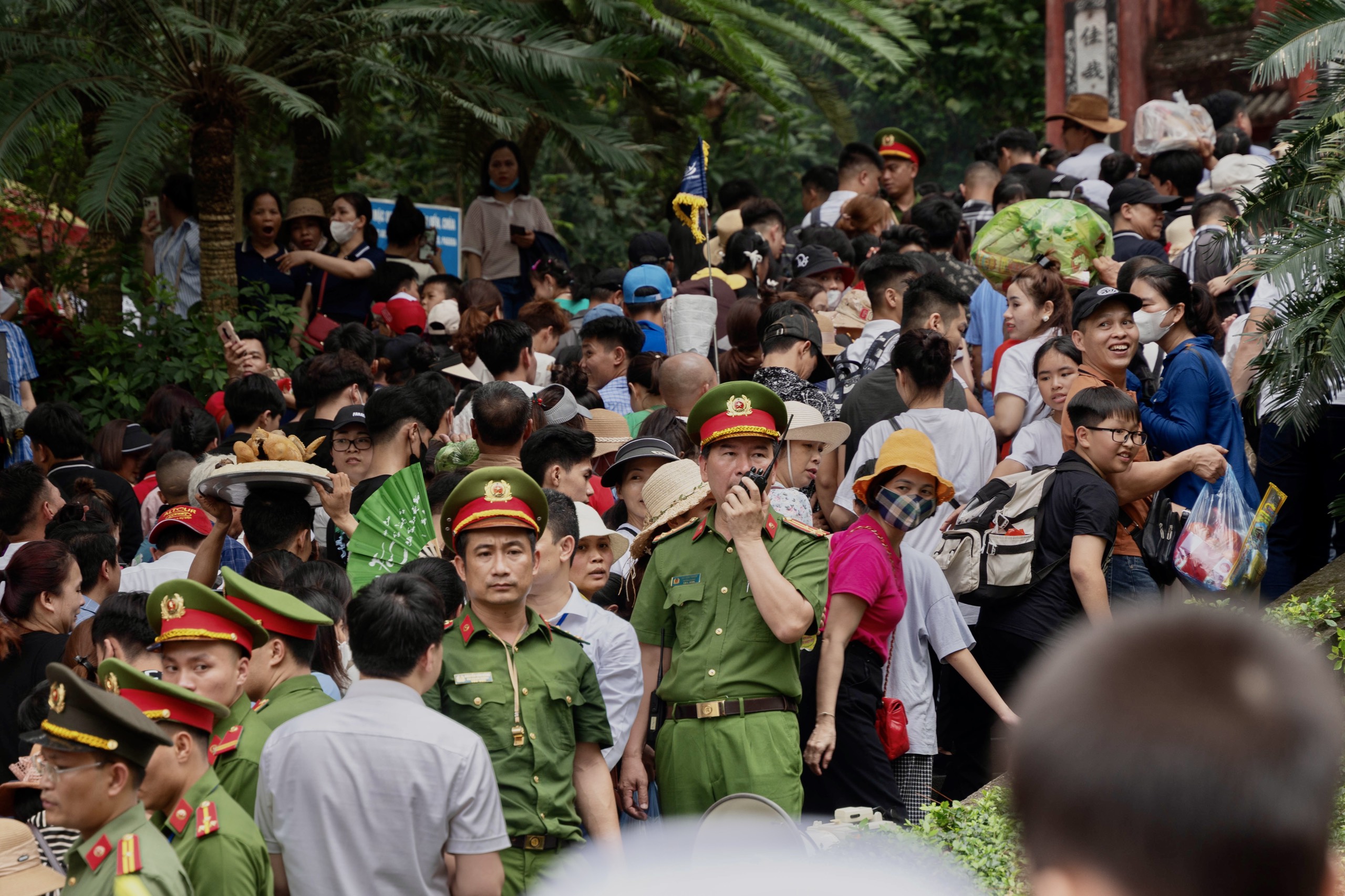 Chưa chính lễ, Phú Thọ đã đón gần 1,5 triệu lượt khách về trẩy hội Đền Hùng - Ảnh 2.