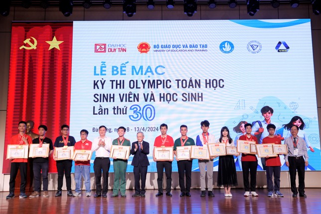 Nữ sinh duy nhất giật giải đặc biệt Olympic Toán học toàn quốc 2024- Ảnh 2.