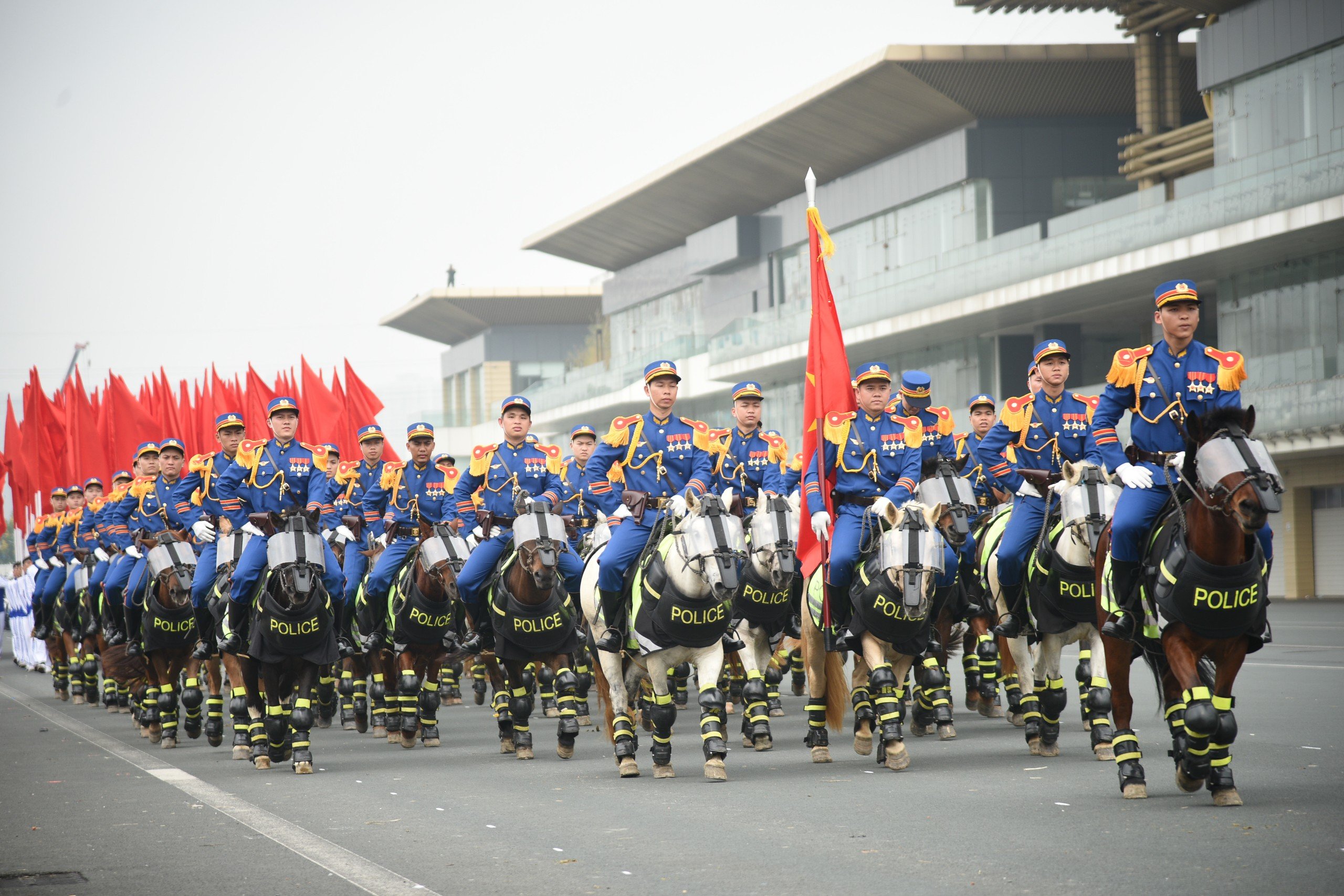 Thủ tướng dự lễ diễu binh kỷ niệm 50 năm Ngày truyền thống lực lượng CSCĐ- Ảnh 15.