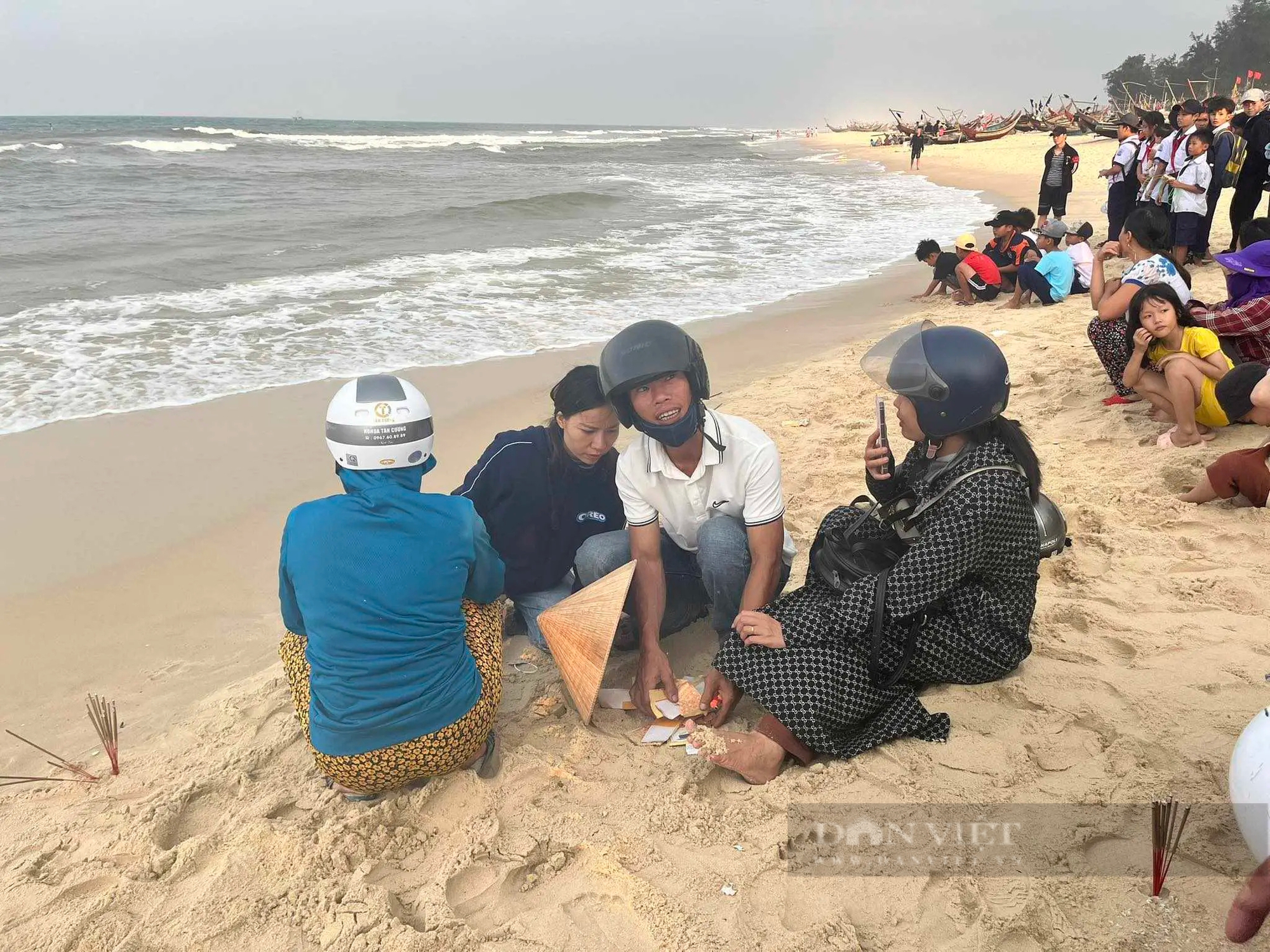 2 học sinh đuối nước khi tắm biển ở Quảng Trị: 1 em mất tích- Ảnh 2.
