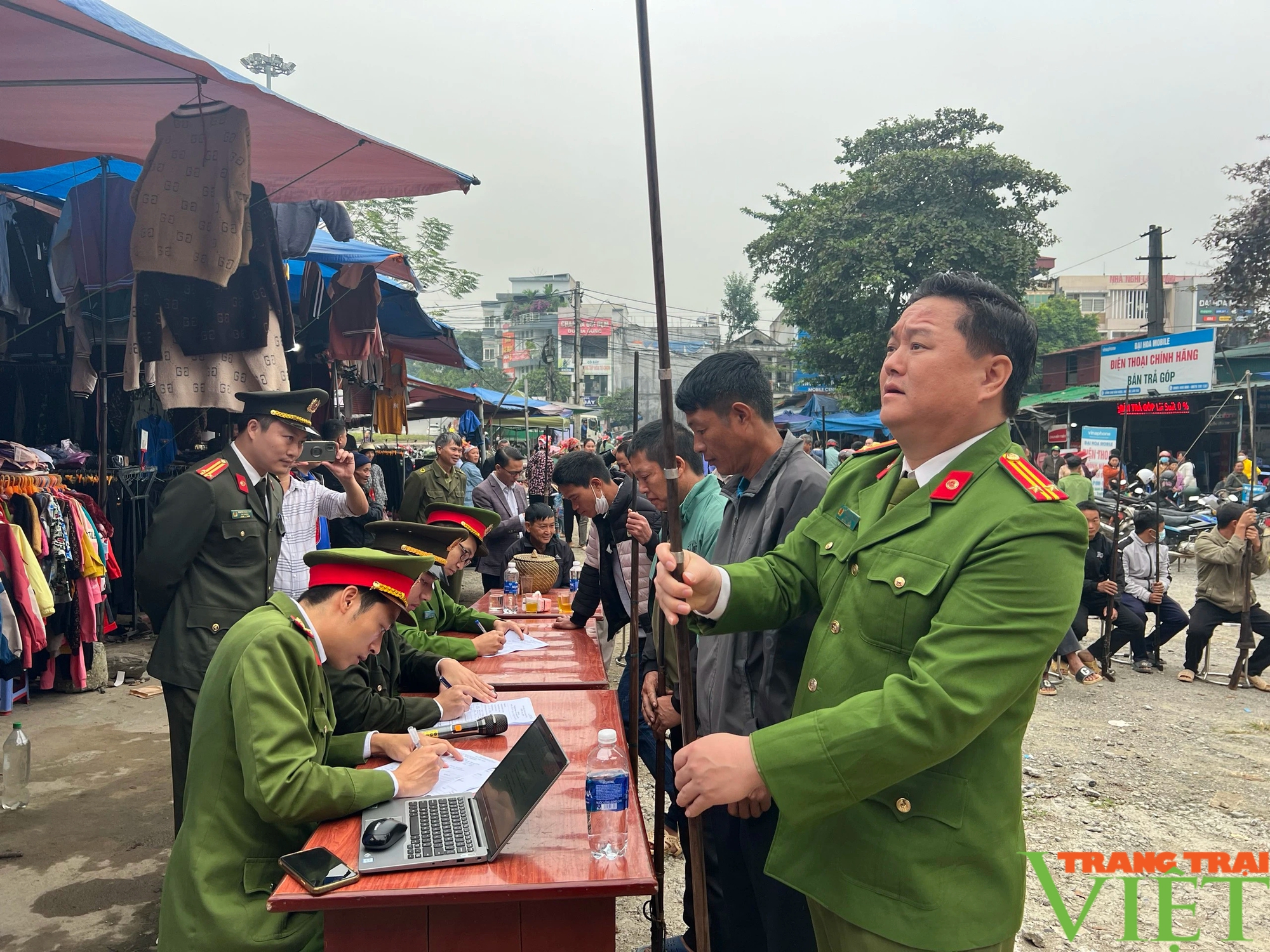 Công an Lào Cai: Thu giữ trên 700 vật liệu nổ, công cụ hỗ trợ- Ảnh 3.