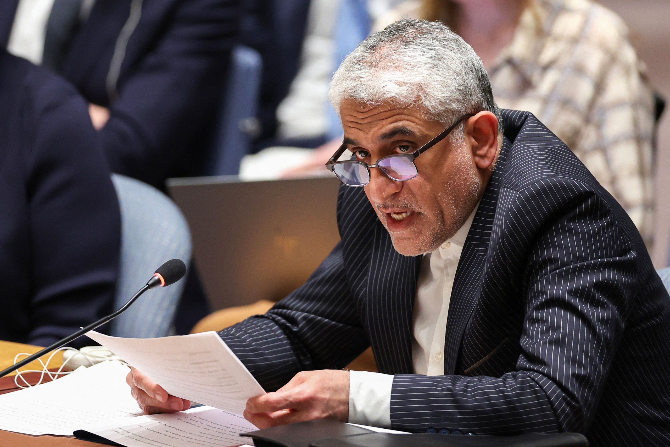 Màn đấu khẩu của Đại sứ Iran và Israel gây náo loạn phiên họp Hội đồng Bảo an LHQ- Ảnh 2.
