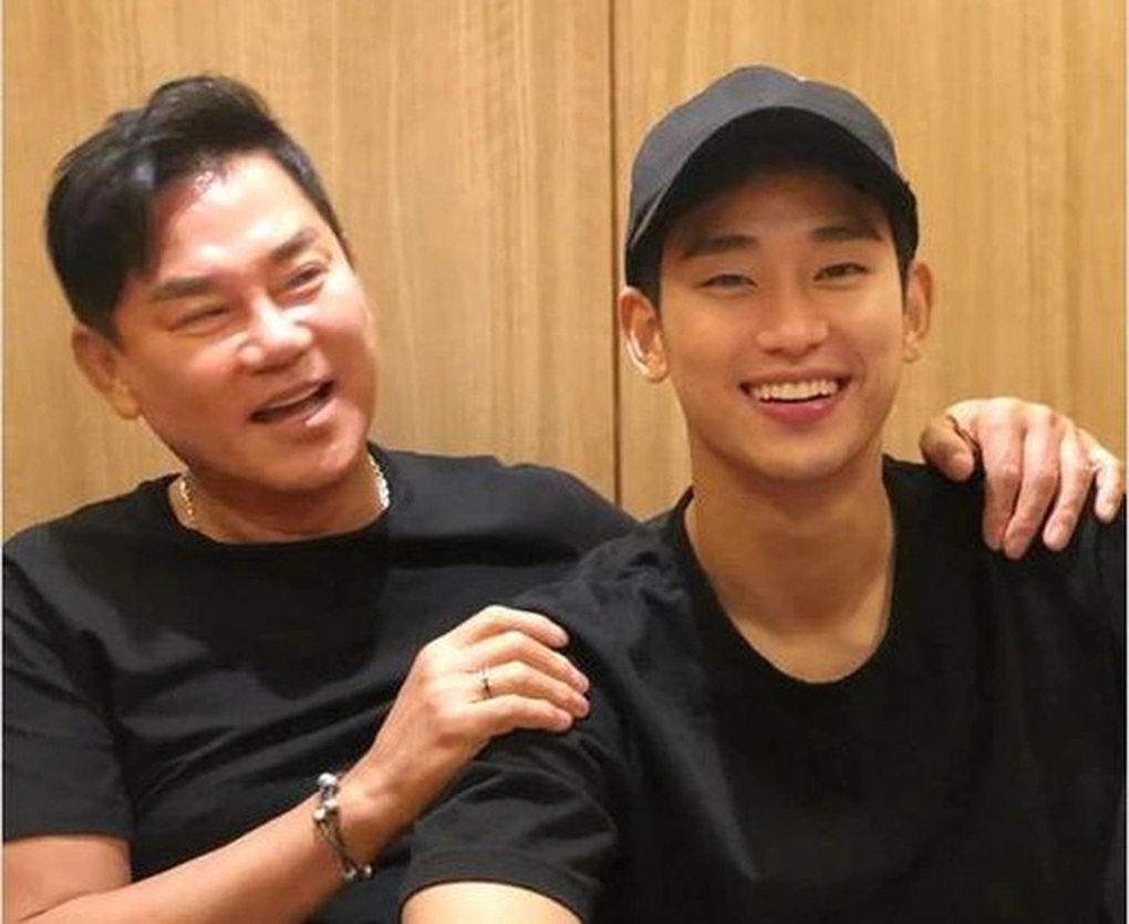 Bố ruột tái hôn ở tuổi 64, tài tử "Nữ hoàng nước mắt" Kim Soo Hyun vắng mặt- Ảnh 2.