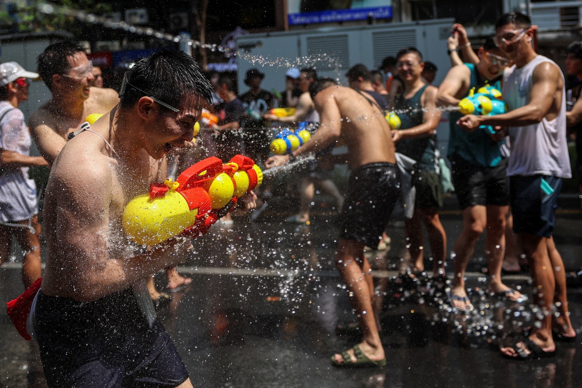 Hình ảnh lễ hội té nước Songkran giúp Thái Lan thu hơn 5 tỷ USD- Ảnh 3.