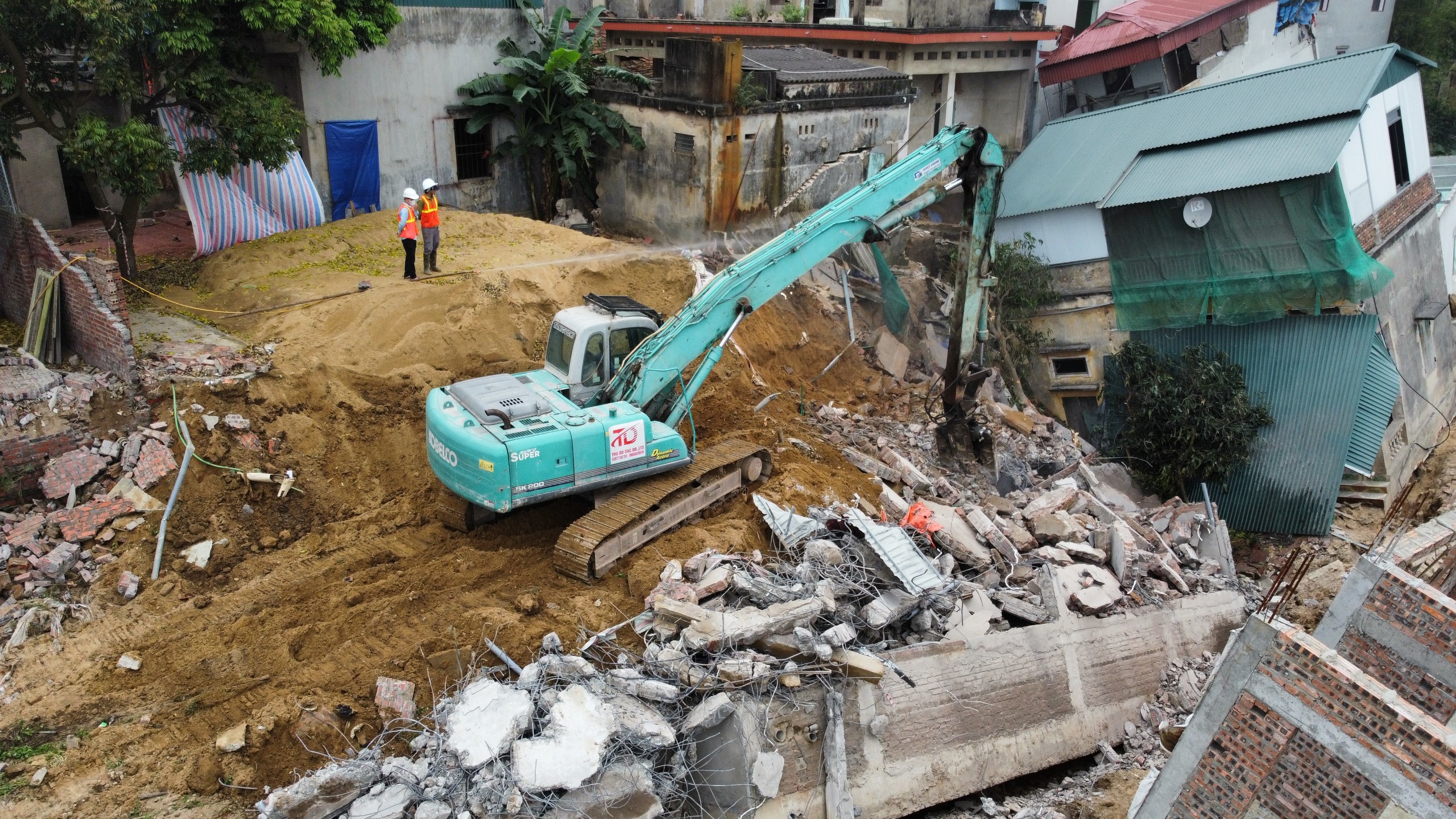 Sụt lún ở sông Cầu, tỉnh Bắc Ninh quyết định tháo dỡ 10 ngôi nhà- Ảnh 2.