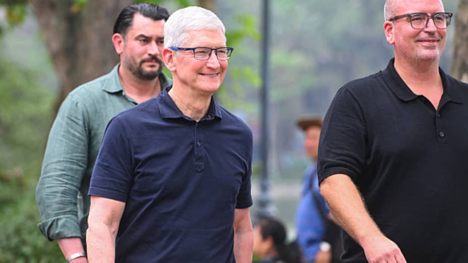 Tim Cook và lãnh đạo cấp cao Apple đến Việt Nam, cứ điểm sản xuất của  "táo khuyết"- Ảnh 1.