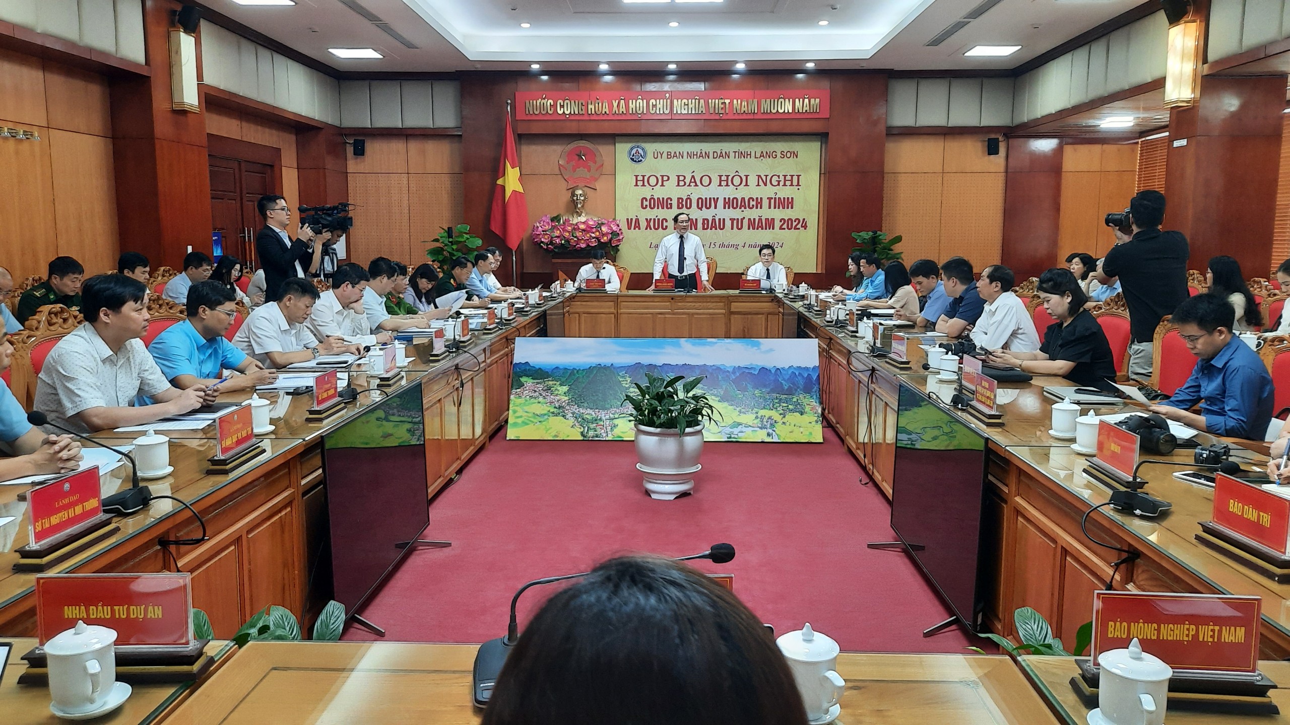 Lạng Sơn công bố Quy hoạch tỉnh và xúc tiến đầu tư năm 2024: Trao 14 chứng nhận với tổng vốn hơn 18.600 tỷ đồng- Ảnh 2.
