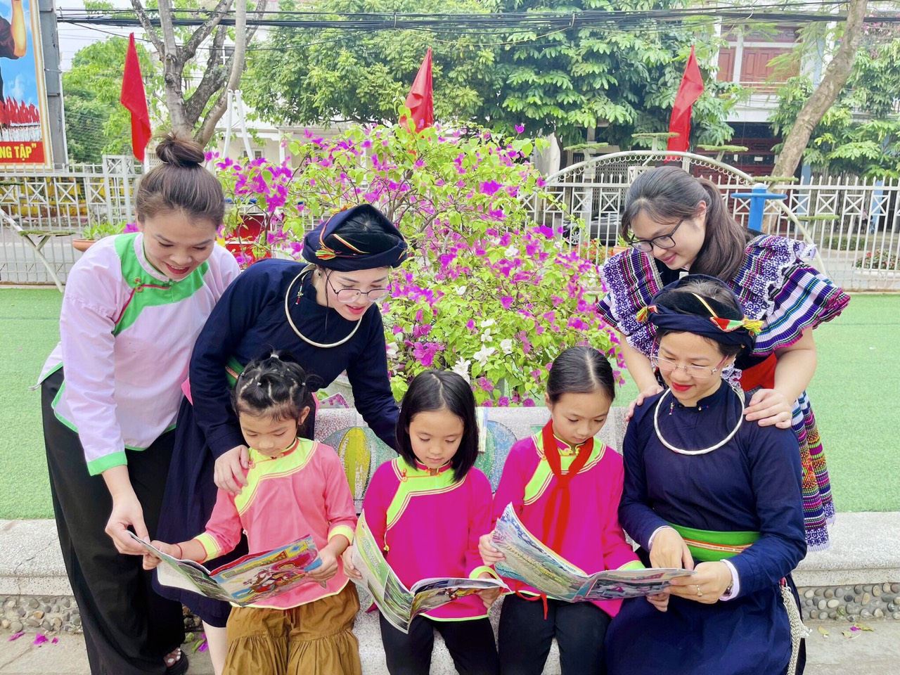 Rực rỡ sắc màu “Tuần lễ trang phục truyền thống các dân tộc” ở Lào Cai- Ảnh 4.