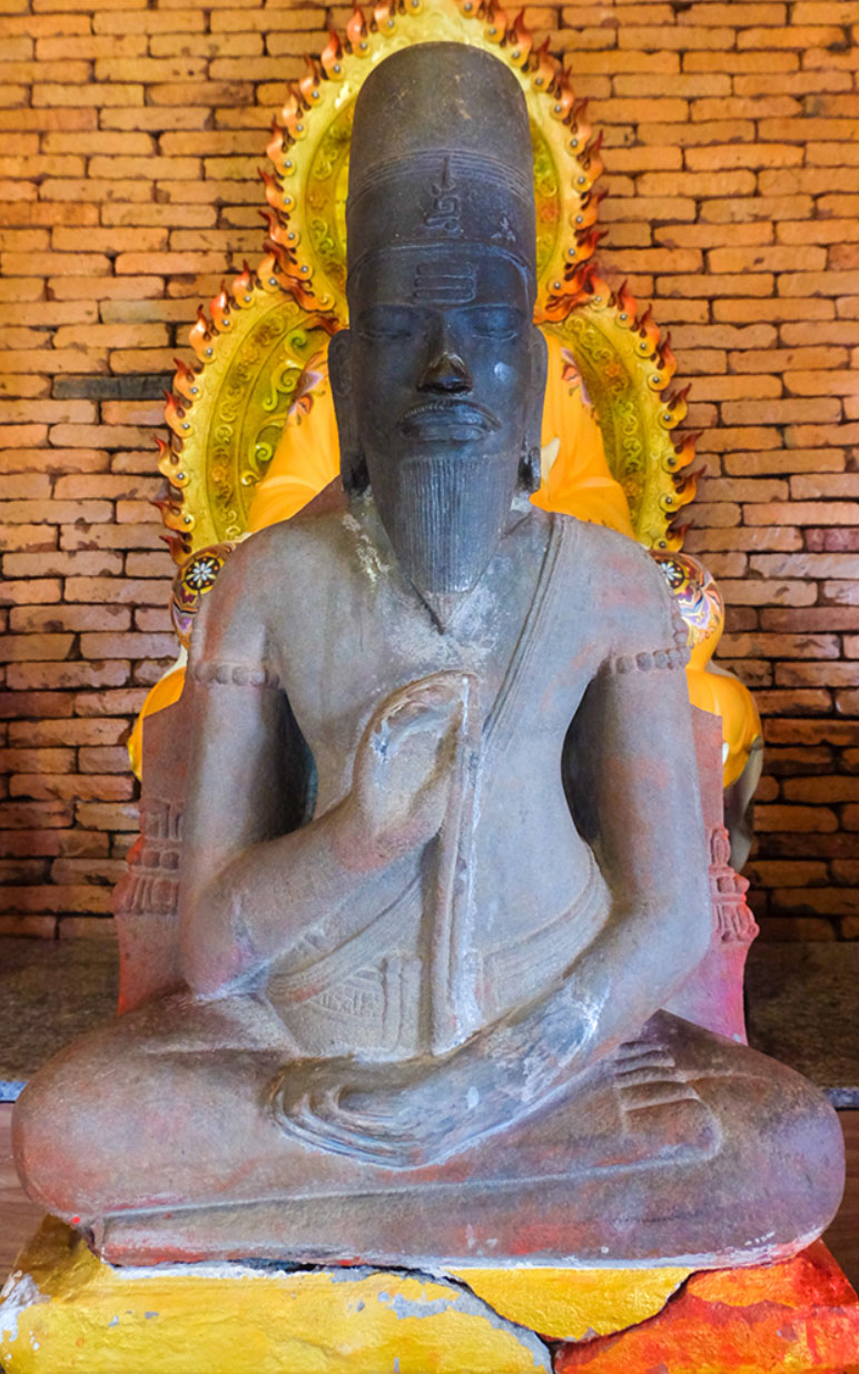 Một pho tượng cổ văn hóa Champa mang tên Phật lồi là Bảo vật quốc đang ở thôn này của Bình Định- Ảnh 1.