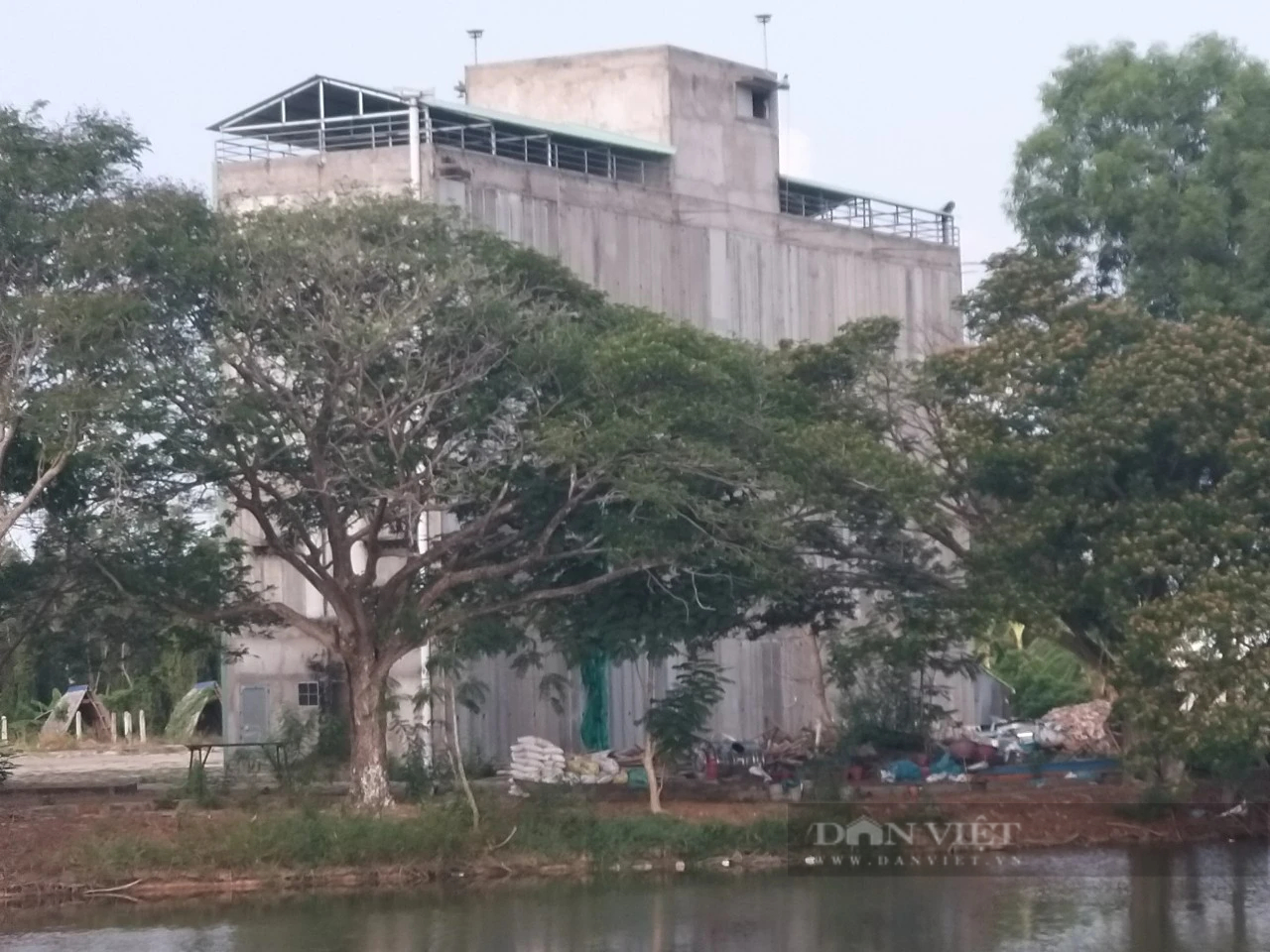 Hai công trình nuôi chim yến không đúng quy hoạch vẫn tồn tại ở Long An- Ảnh 1.