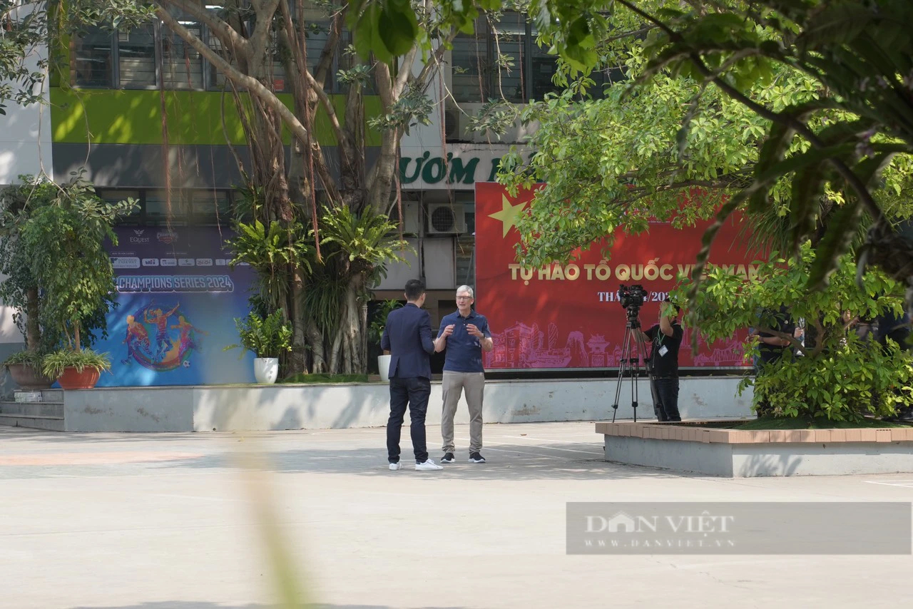 Ngày làm việc thứ hai của CEO Apple Tim Cook tại Việt Nam: Truyền cảm hứng tới học sinh Hà Nội- Ảnh 4.