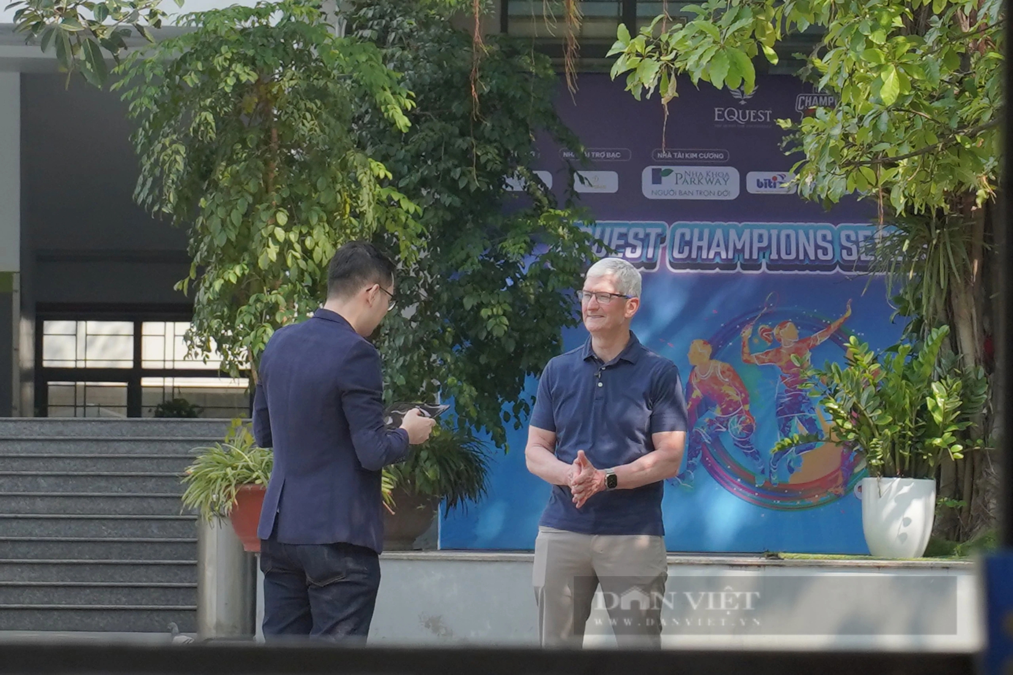 Hoạt động của CEO Apple Tim Cook tại Hà Nội: Từ cafe, dạo hồ Gươm, gặp học sinh, đến Phủ Chủ tịch- Ảnh 11.