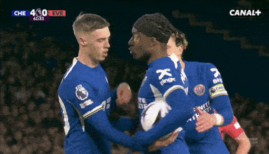 3 cầu thủ Chelsea cãi cọ, xô đẩy tranh nhau đá penalty- Ảnh 2.
