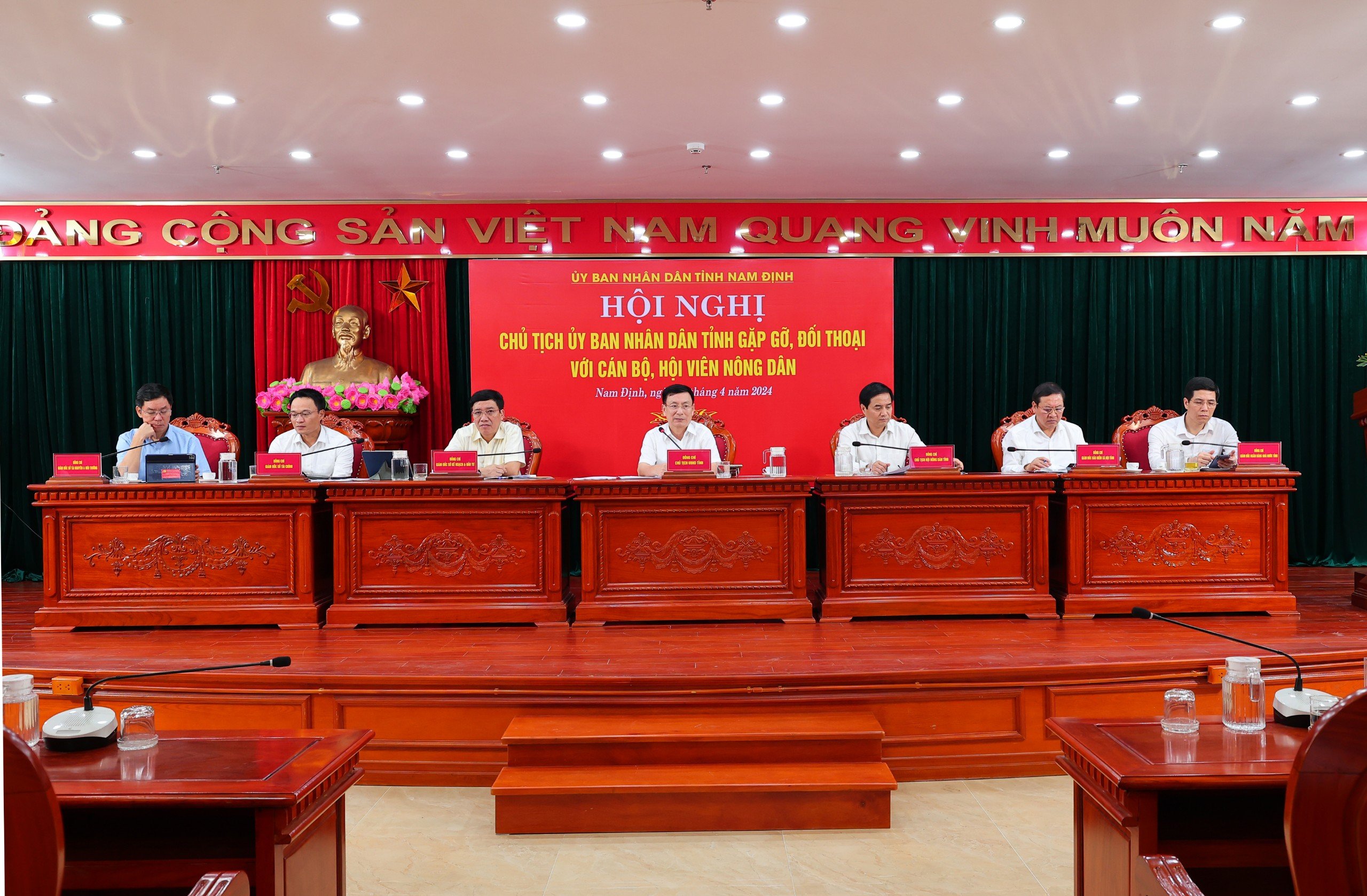 Chủ tịch UBND tỉnh Nam Định đối thoại với nông dân: Giải đáp 5 vấn đề lớn nông dân quan tâm- Ảnh 1.