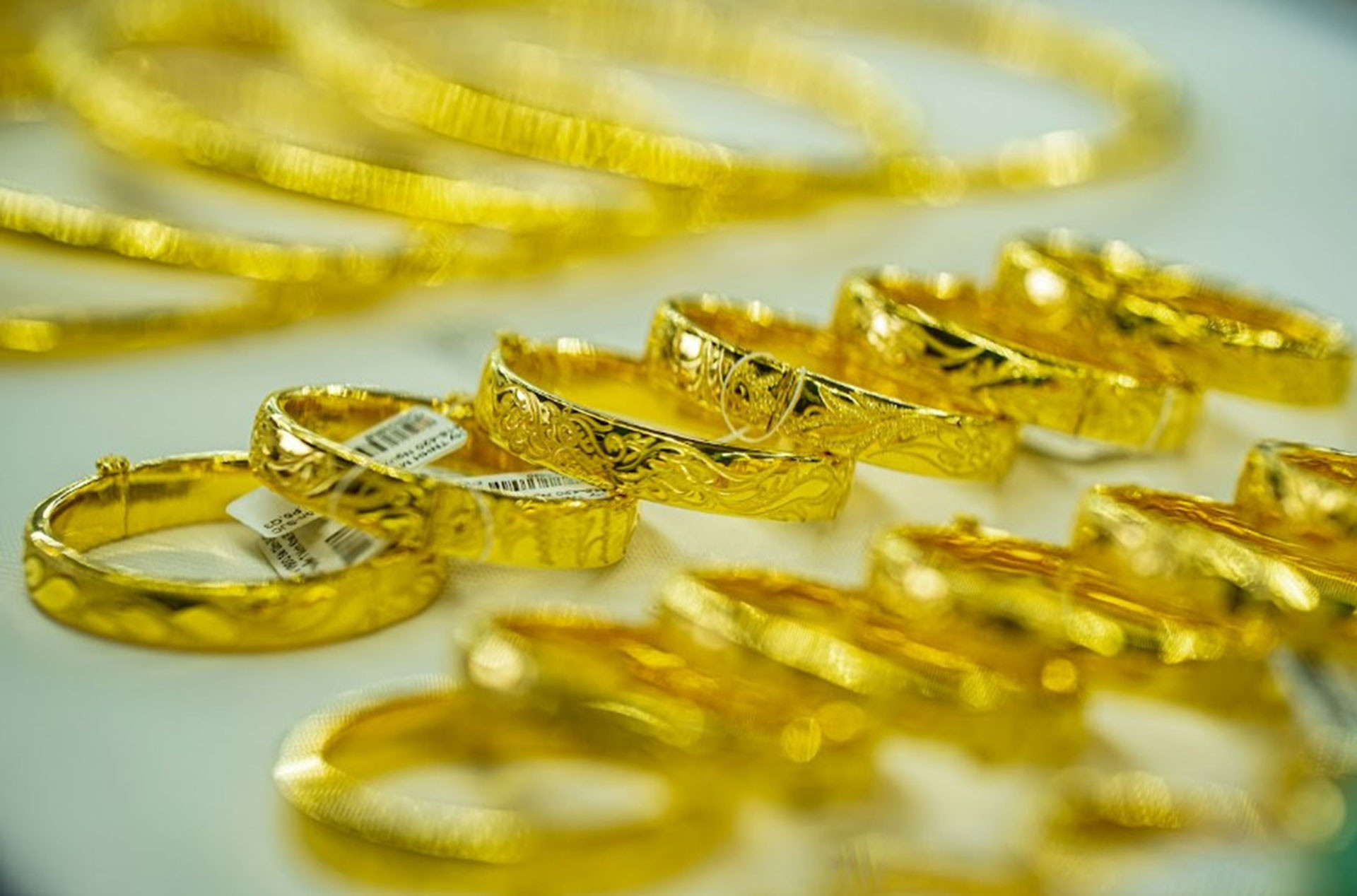 Cập nhật giá vàng hôm nay 24/4: Vàng SJC bất ngờ bật tăng mạnh, vượt mốc 84 triệu đồng/lượng- Ảnh 2.