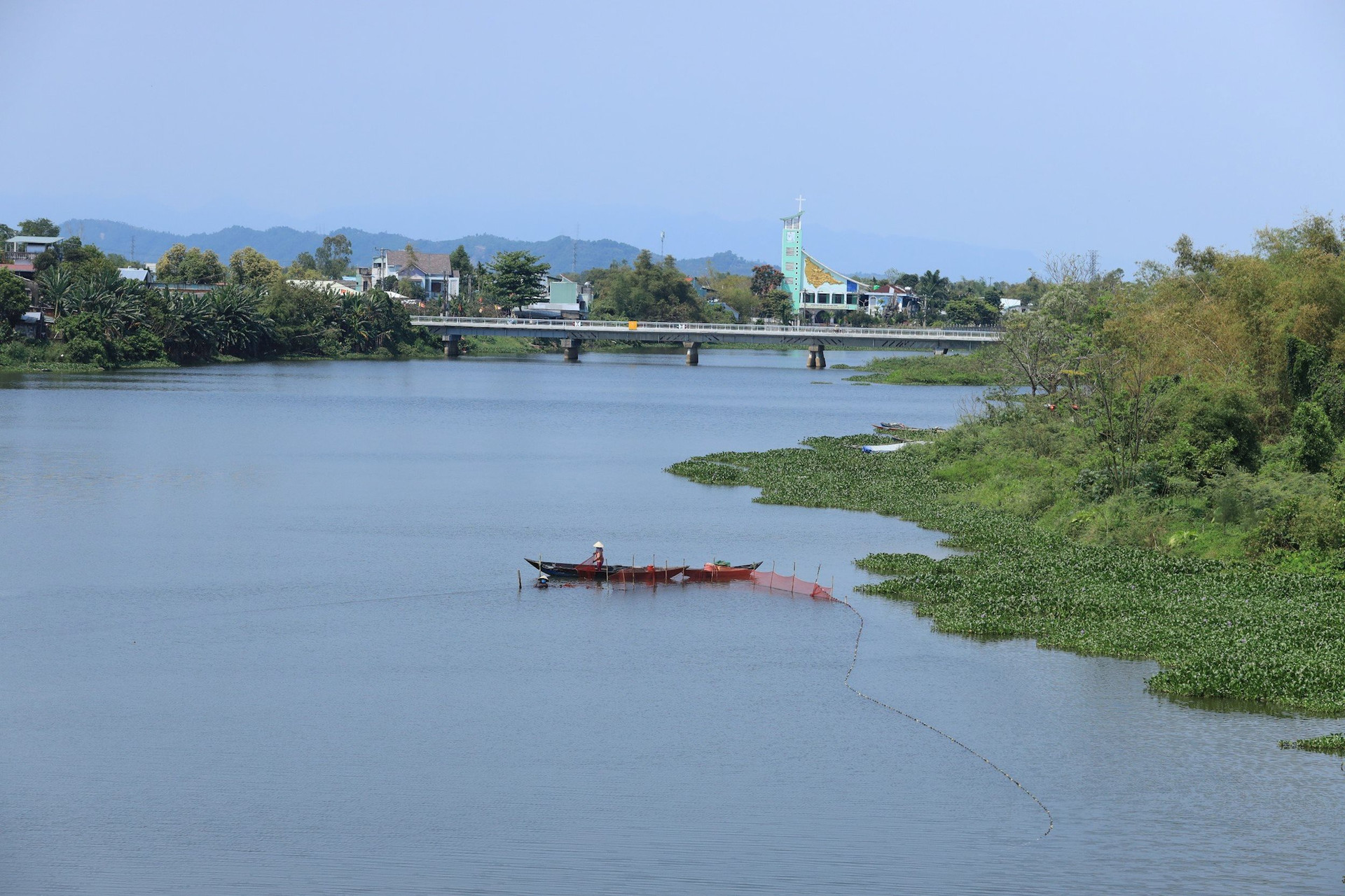 Con sông Bà Rén ở Quảng Nam, tách từ sông Thu Bồn "rong chơi chán chê mê mải" lại quay về sông Thu Bồn- Ảnh 1.
