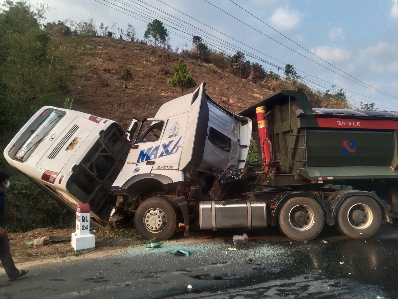 Khởi tố vụ tai nạn giữa xe khách và xe tải ở Kon Tum khiến 25 người thương vong