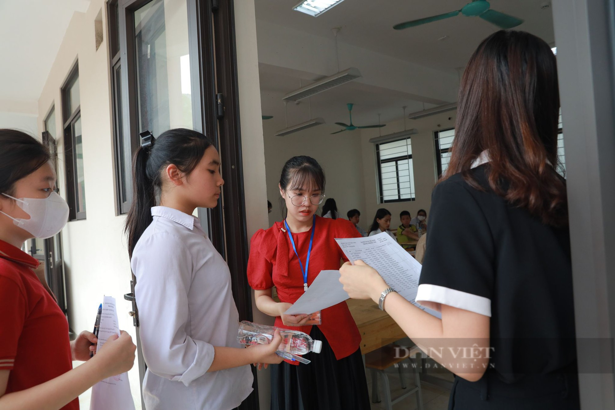 Trường công lập top đầu ở Hà Nội giảm chỉ tiêu lớp 10: “Bàn tới bàn lui” phương án chọn trường- Ảnh 1.