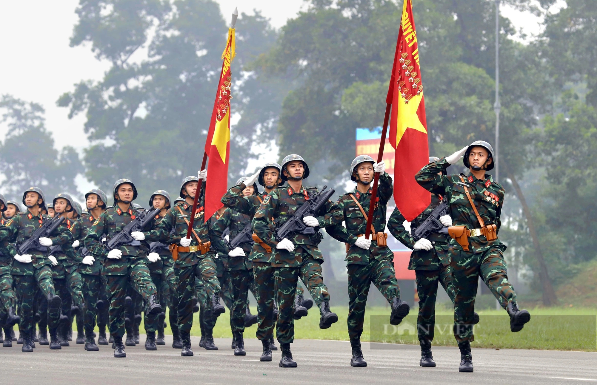 Hợp luyện diễu binh - diễu hành lần cuối, 9 máy bay trực thăng bay trên bầu trời Hà Nội- Ảnh 12.