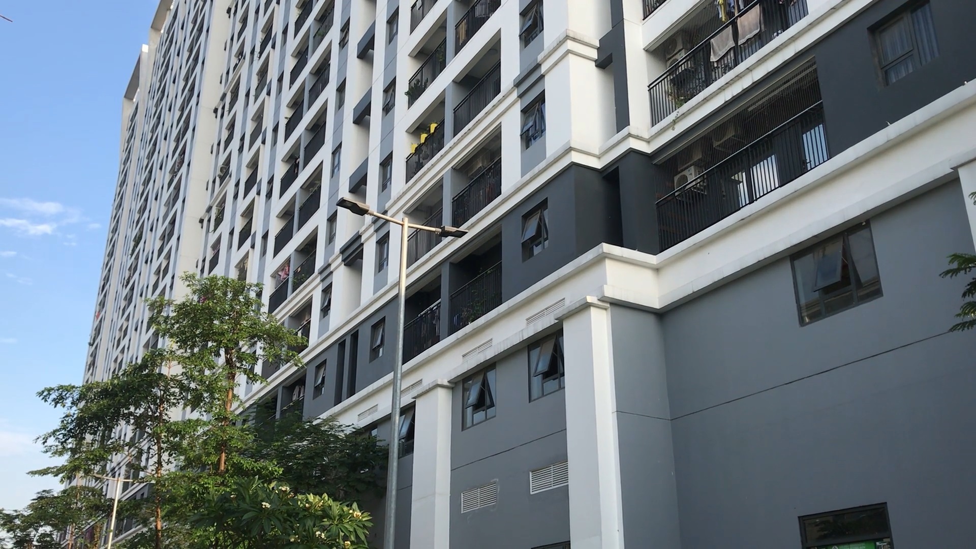 Giá chung cư ở Hà Nội năm 2024 cao bất thường, Bộ Xây dựng vào cuộc- Ảnh 1.