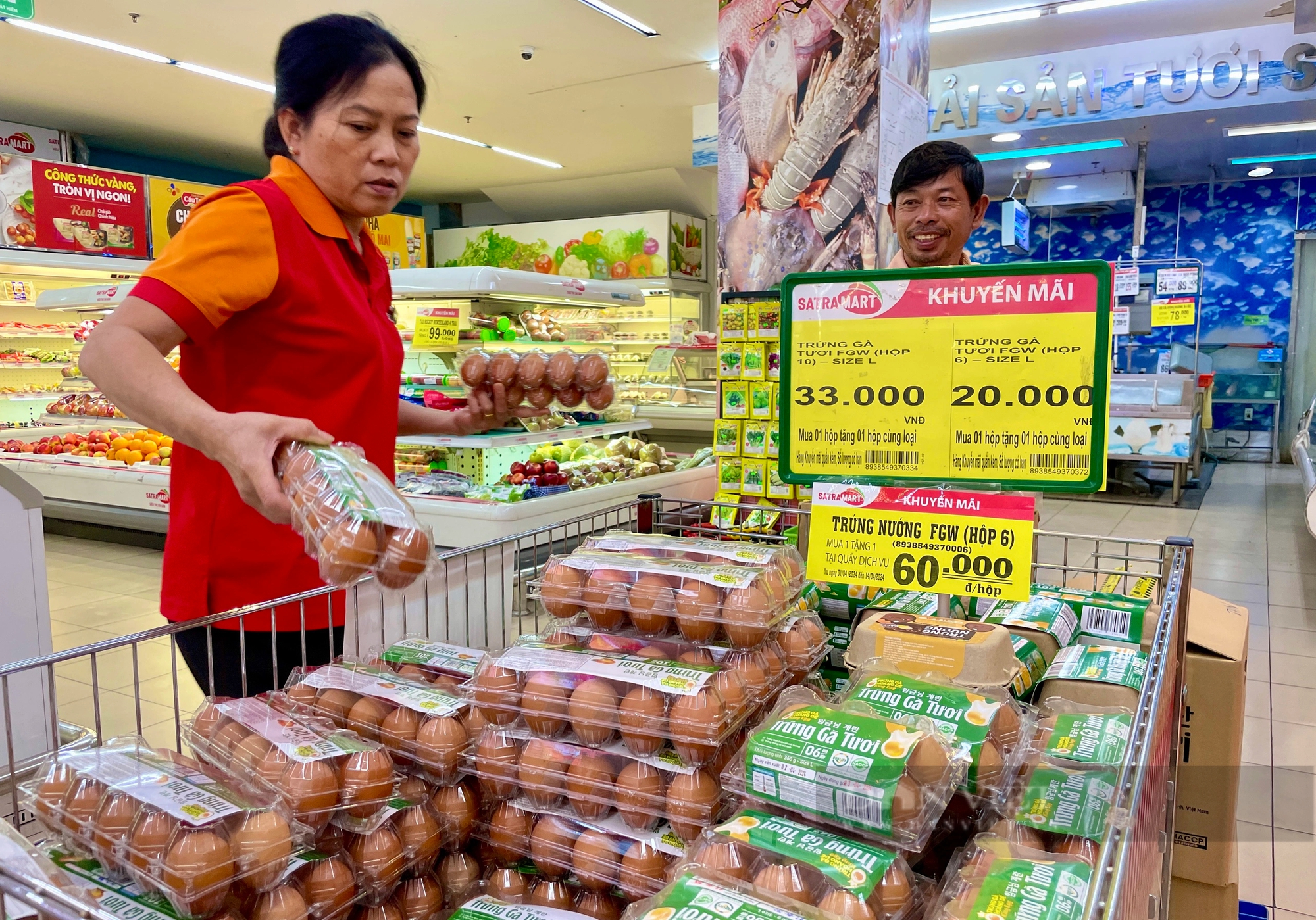Bất ngờ giá trứng gà siêu rẻ từ chợ đến siêu thị, có nơi mua 1 tặng 1- Ảnh 1.