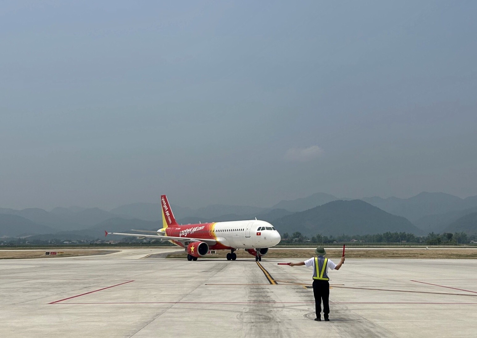 Sân bay Điện Biên chuyển đổi thành công Đài kiểm soát không lưu- Ảnh 1.