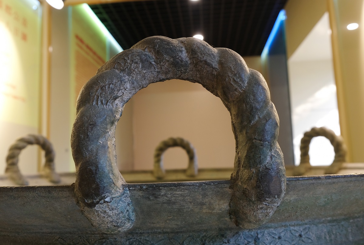 Năm 1981, đang đào một công trình ở Thanh Hóa, đụng ngay cổ vật nặng 1 tấn sau là Bảo vật quốc gia- Ảnh 7.