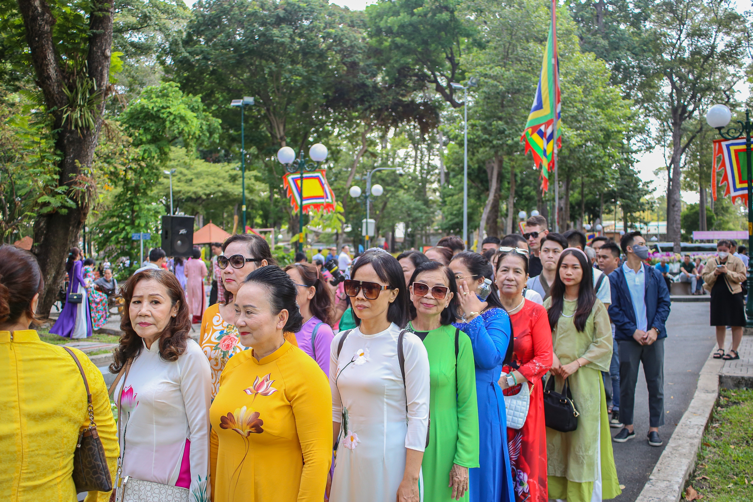 Hàng ngàn người Sài Gòn dâng hương tưởng niệm các vua Hùng- Ảnh 8.