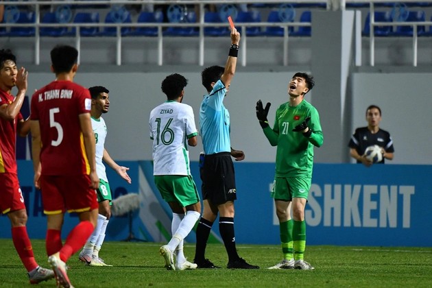5 thẻ đỏ, 10 lần chịu phạt đền và vấn đề cực lớn của bóng đá Việt Nam- Ảnh 1.