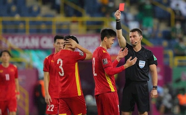 5 thẻ đỏ, 10 lần chịu phạt đền và vấn đề cực lớn của bóng đá Việt Nam- Ảnh 2.