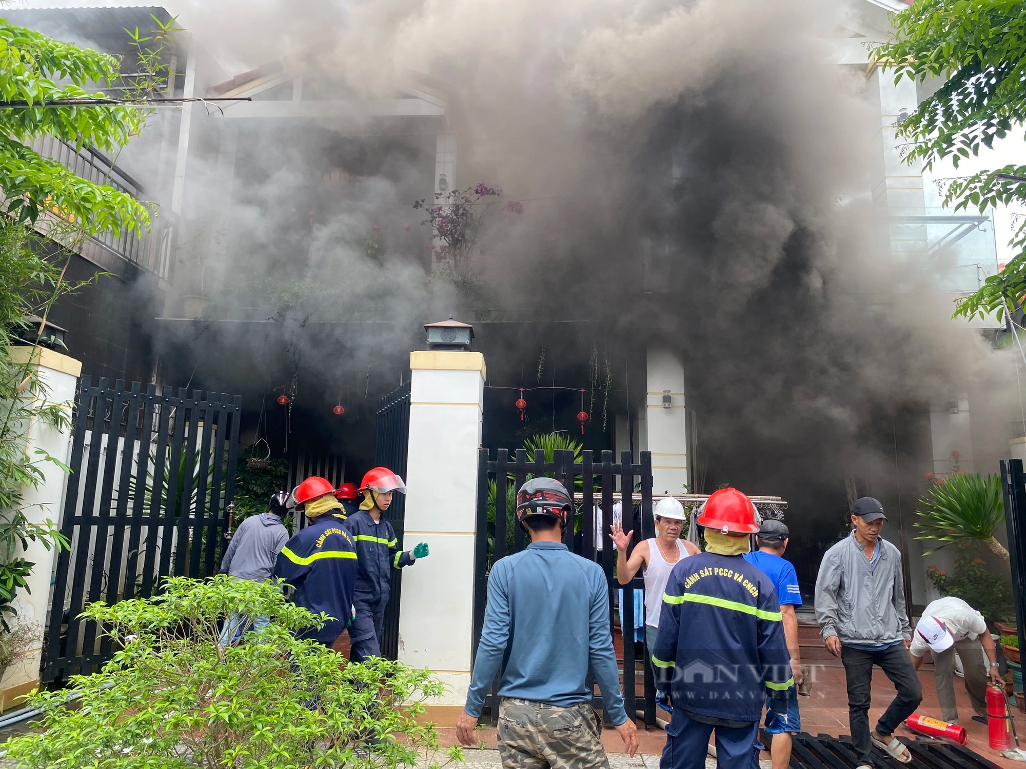 Vụ tự đốt nhà ở Hội An, Quảng Nam: Người chồng còn chém vợ trọng thương- Ảnh 1.