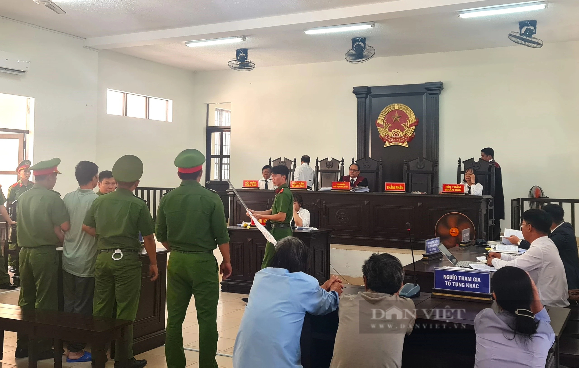 Tòa tuyên án tử hình người đàn ông chém cả nhà hàng xóm lúc rạng sáng ở Ninh Thuận- Ảnh 2.