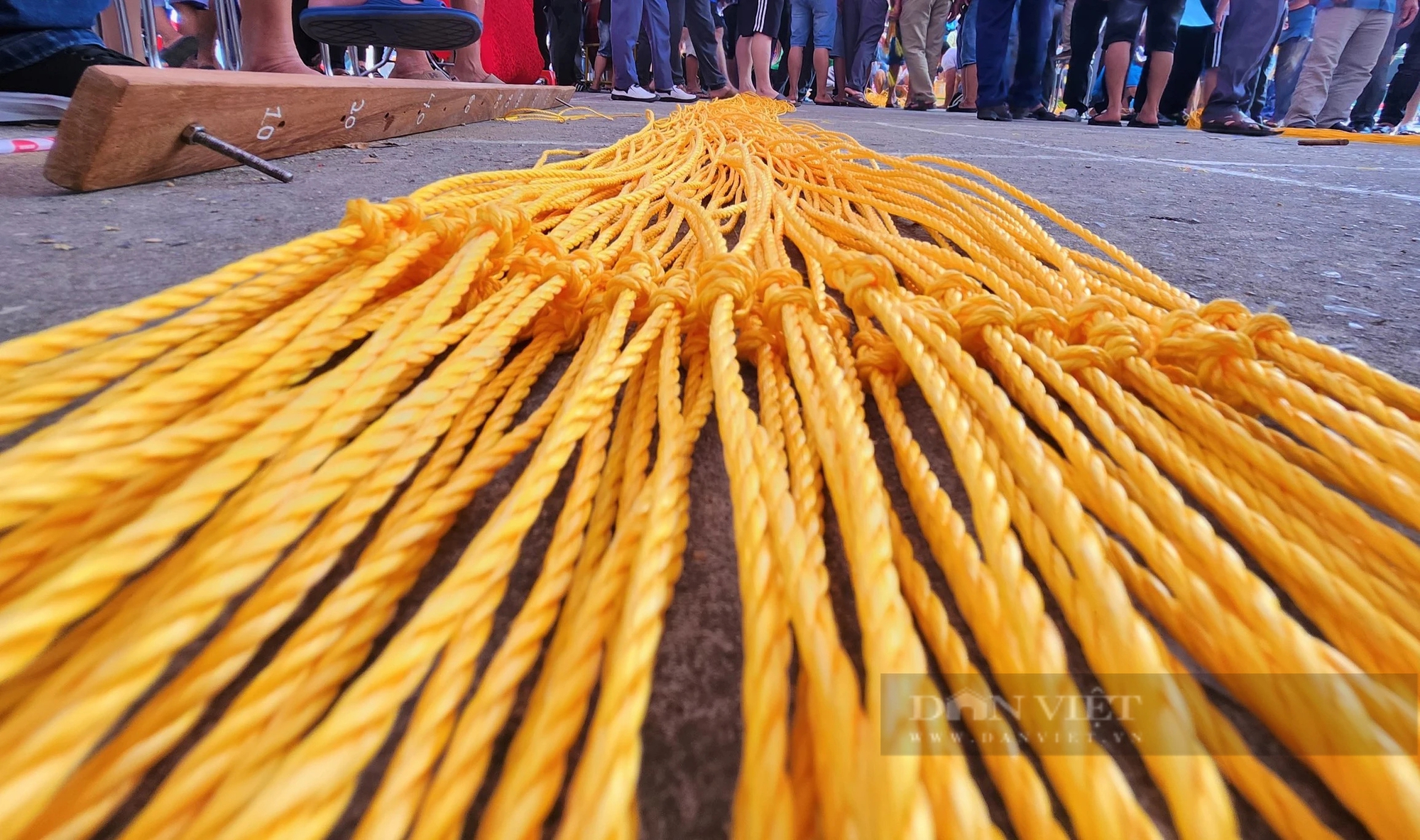 Cả làng biển Nghệ An cổ vũ đàn ông đan lưới, phụ nữ nướng cá, tất cả cùng tranh tài- Ảnh 10.