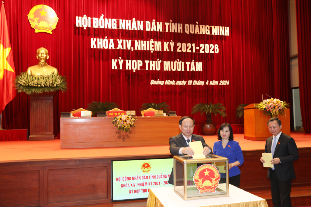 Quảng Ninh có 5 tân Ủy viên UBND tỉnh nhiệm kỳ 2021 - 2026- Ảnh 1.