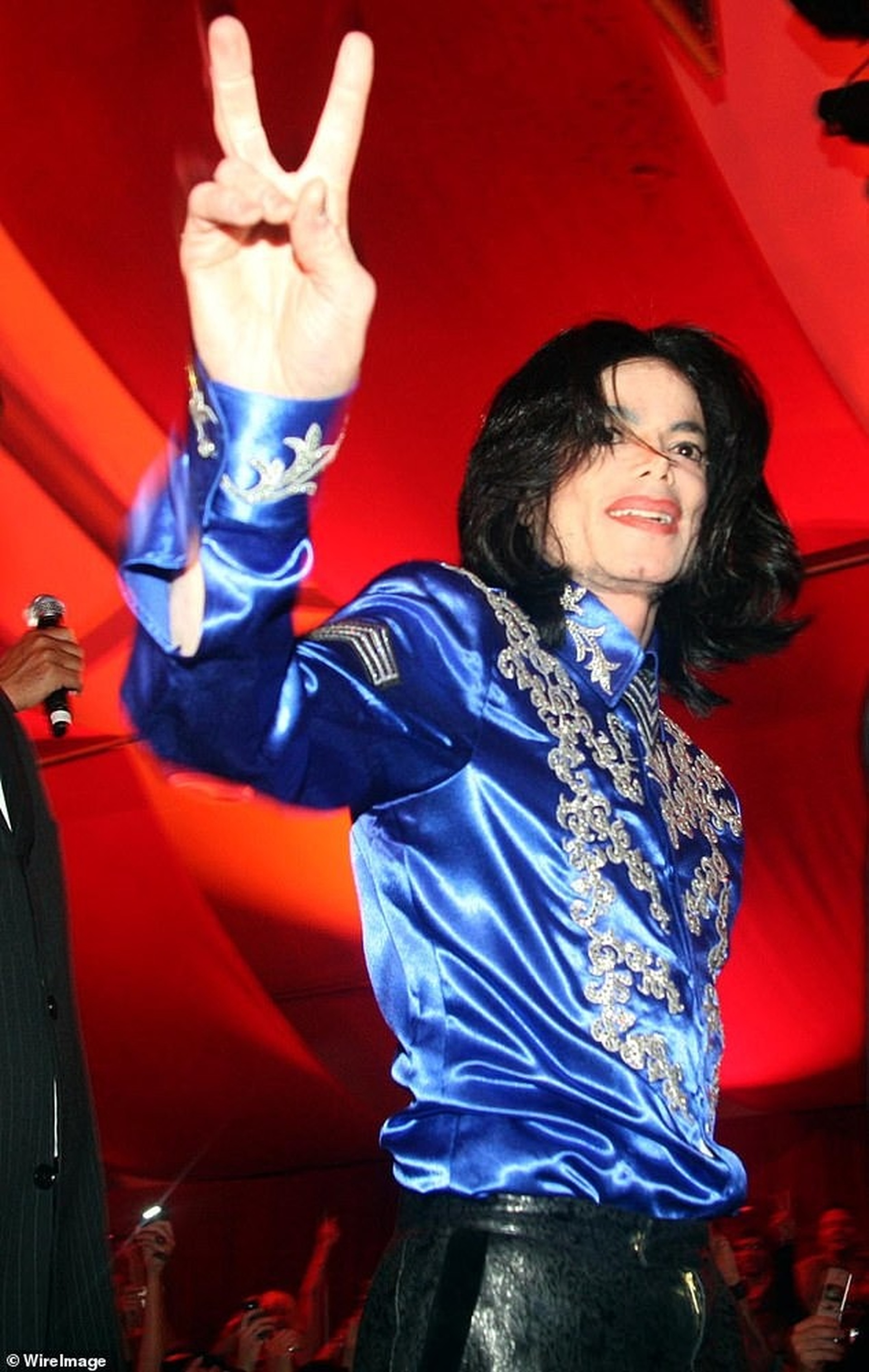 Những đứa con của "ông vua pop" Michael Jackson khổ vì... giàu- Ảnh 5.