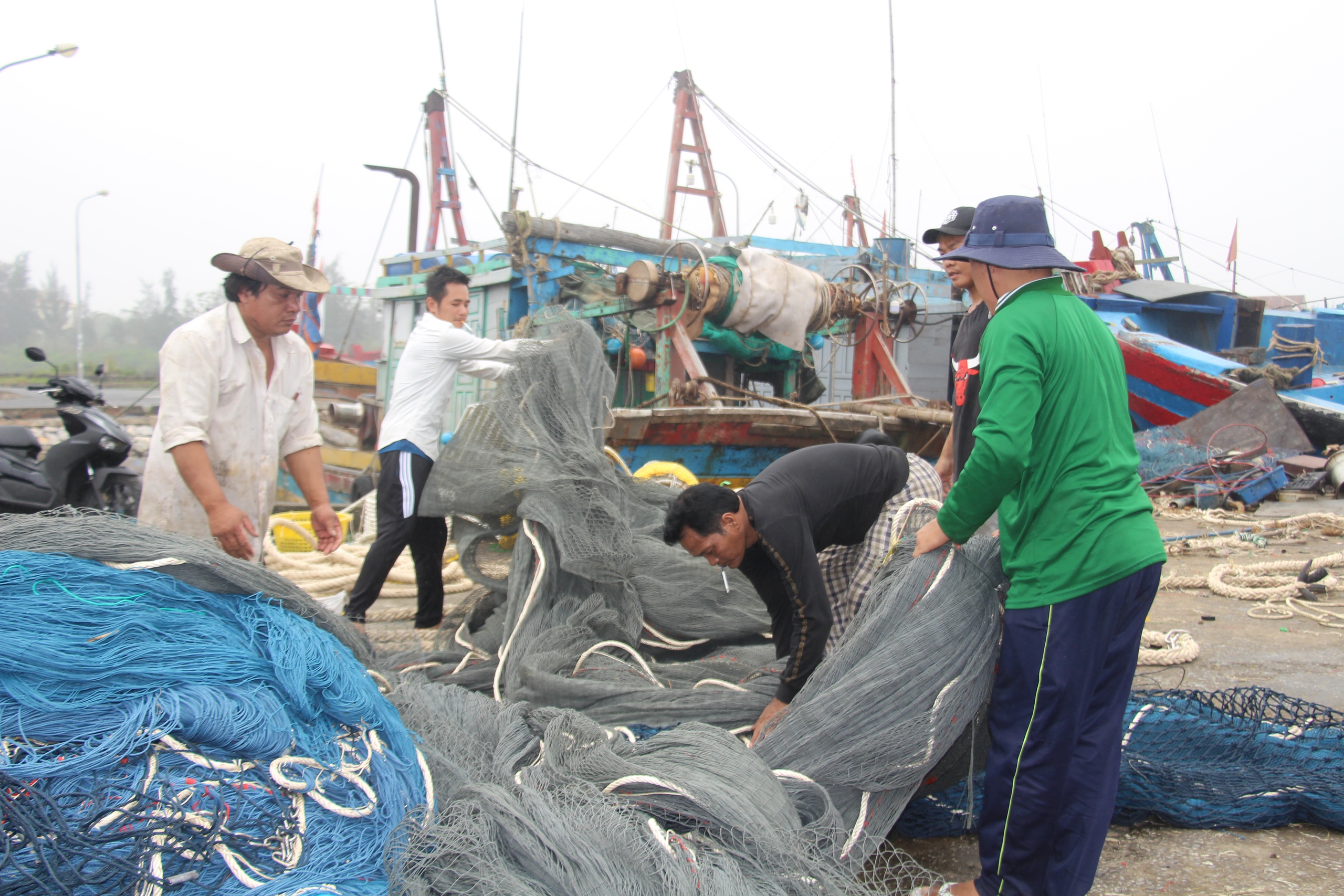 Nam Định: Nhiều tàu đánh bắt cá cố tình vi phạm, bị xử phạt hàng trăm triệu đồng- Ảnh 2.