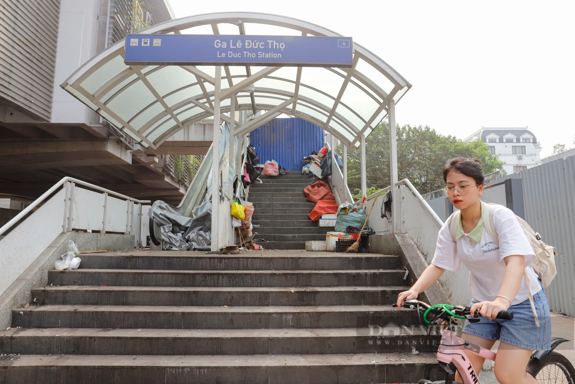Nhà ga đường sắt Nhổn - ga Hà Nội ngập rác, bốc mùi hôi thối trước ngày chính thức đi vào hoạt động- Ảnh 2.