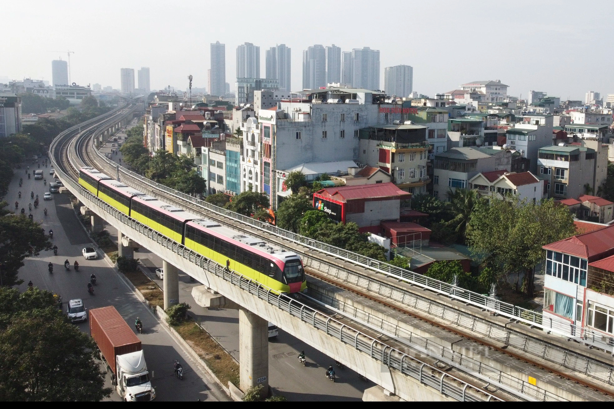 Nhà ga đường sắt Nhổn - ga Hà Nội ngập rác, bốc mùi hôi thối trước ngày chính thức đi vào hoạt động- Ảnh 1.