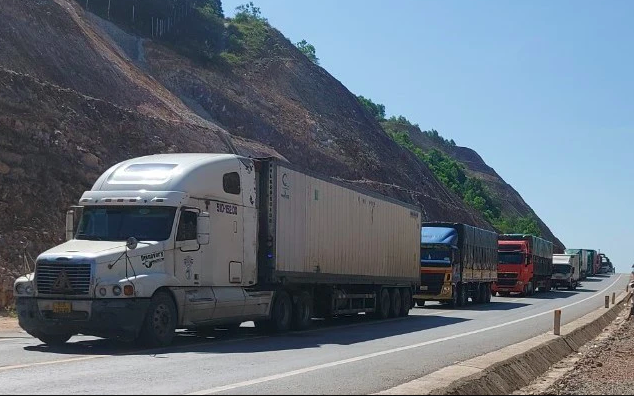 Cấm xe khách trên 30 chỗ, xe tải trọng lớn trên cao tốc Cam Lộ - La Sơn: Cục Đường bộ giải thích