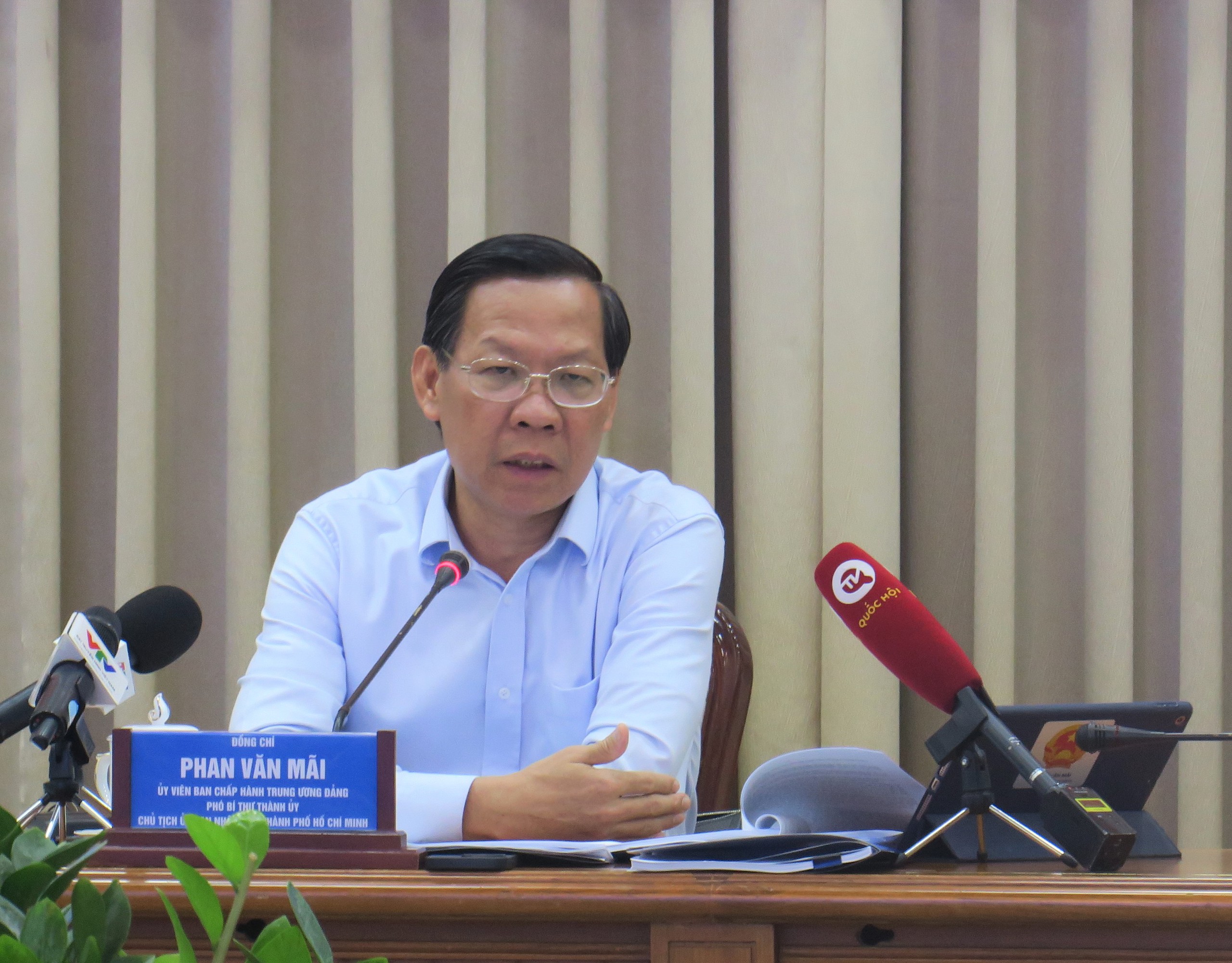 Chủ tịch TP.HCM Phan Văn Mãi: Kinh tế thành phố vẫn chưa phục hồi mạnh mẽ- Ảnh 1.