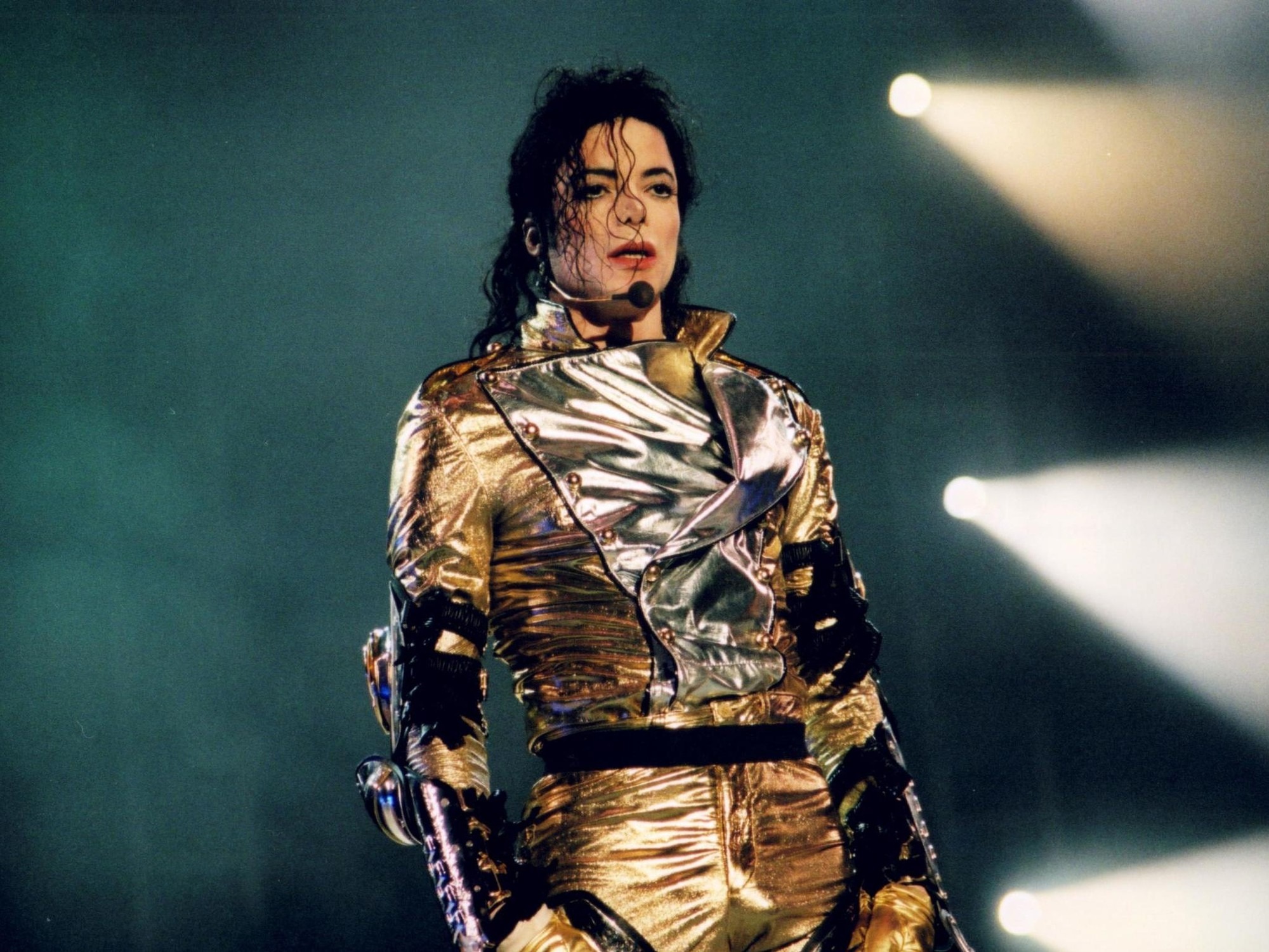 Những đứa con của "ông vua pop" Michael Jackson khổ vì... giàu- Ảnh 8.