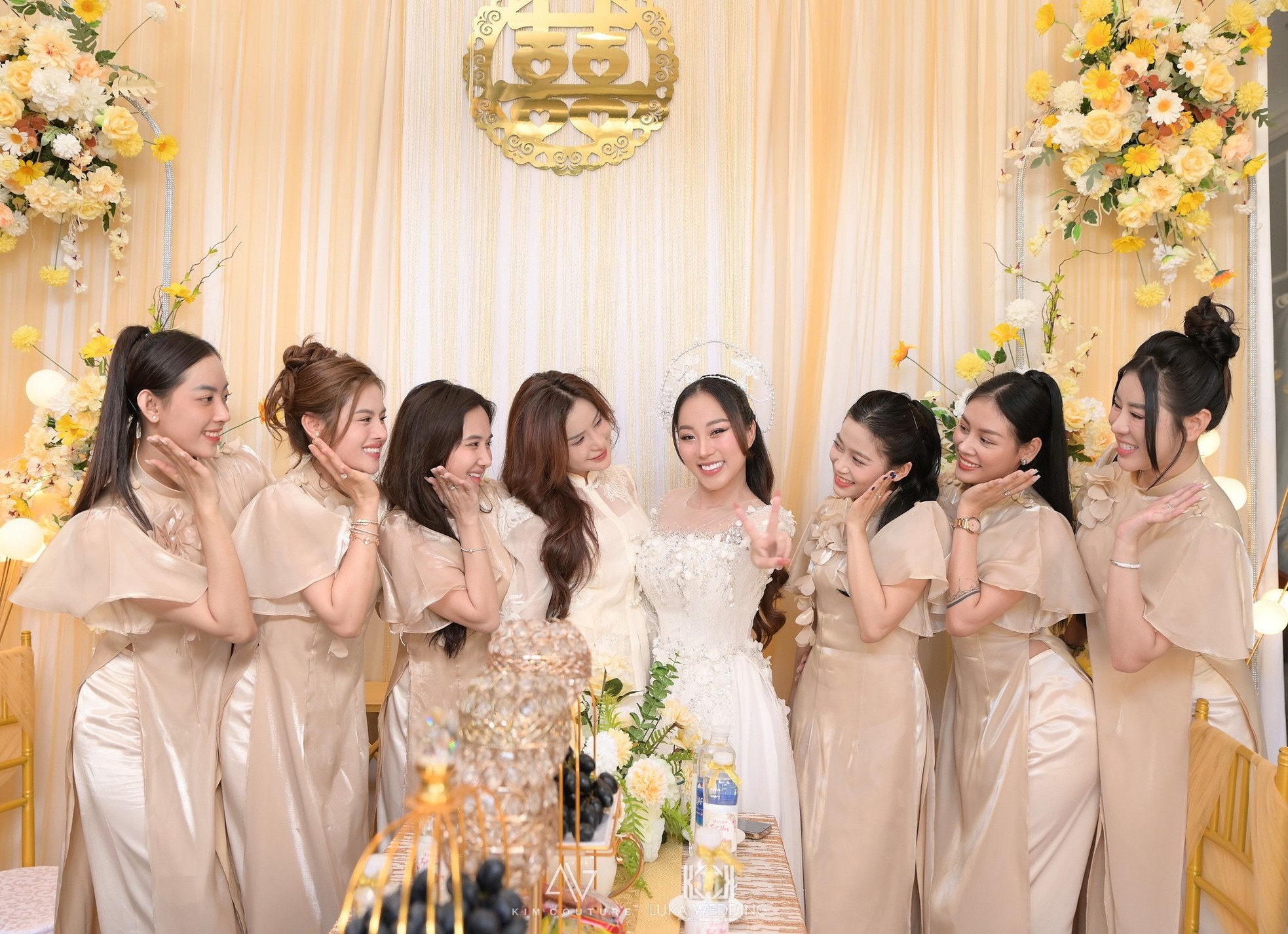 Đám cưới ca sĩ Ti Ti (nhóm HKT) gây ngỡ ngàng vì quà cưới "khủng" là sổ đỏ, nhẫn kim cương, tiền mặt...- Ảnh 5.