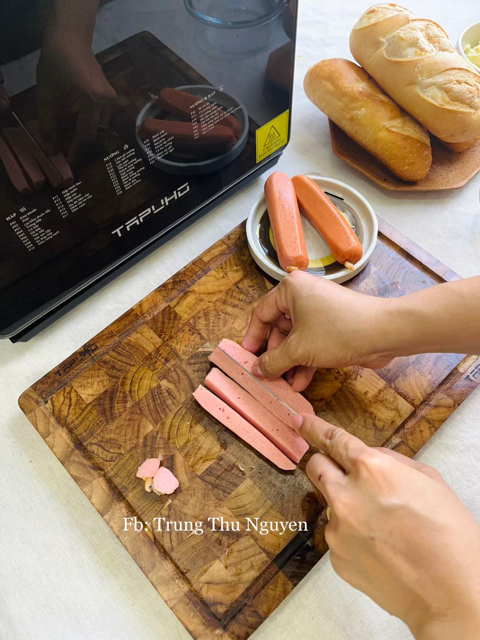 Mách bạn cách làm bánh mì nướng xúc xích phô mai kéo sợi cực ngon bằng nồi chiên hơi nước- Ảnh 4.