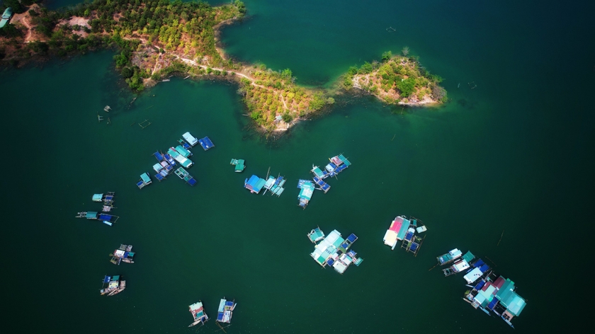 Hồ nước nhân tạo có cảnh đẹp như phim ở Gia Lai, dân mạng đã "phát sốt" lên chụp hình- Ảnh 5.