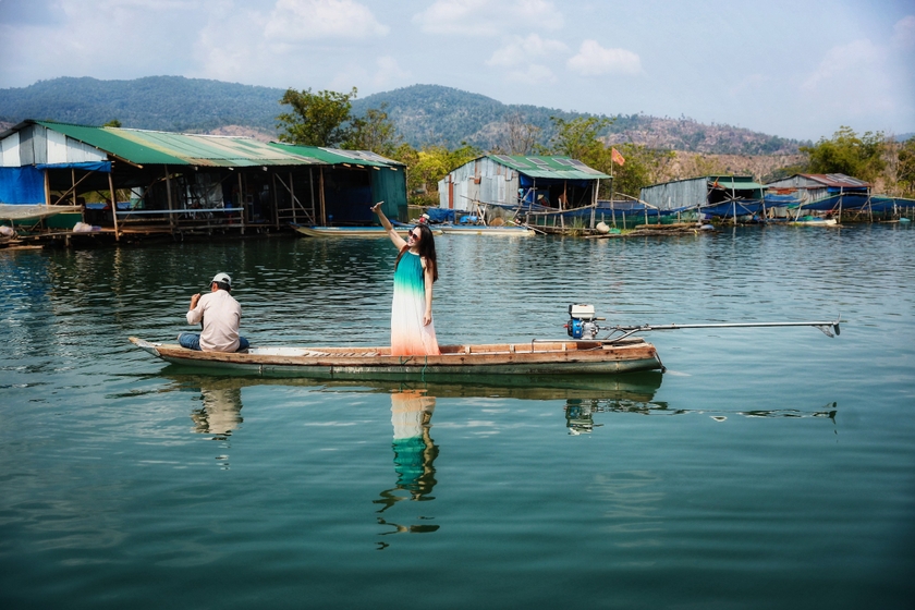Hồ nước nhân tạo có cảnh đẹp như phim ở Gia Lai, dân mạng đã "phát sốt" lên chụp hình- Ảnh 6.