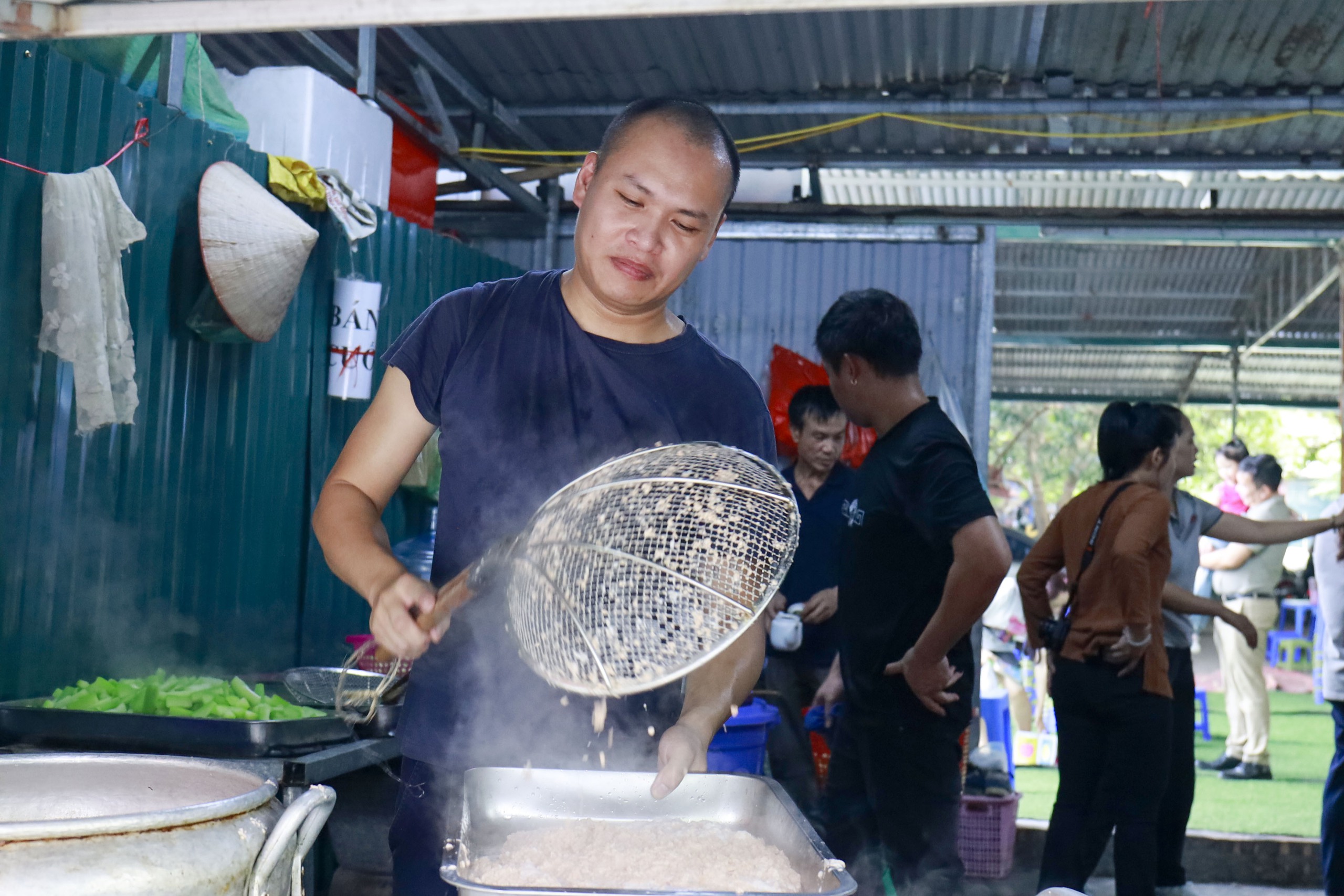 Xoa dịu “trái tim mặc cảm” bằng “ánh sáng" của lòng nhân ái- Ảnh 29.