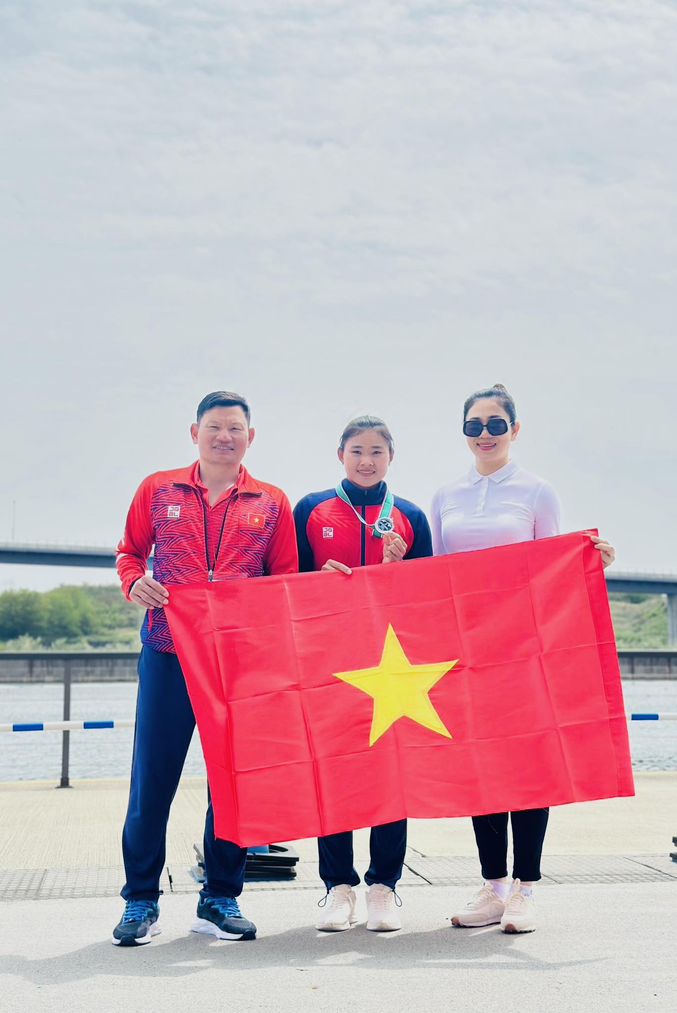 Nguyễn Thị Hương so kè từng phần trăm giây, giành vé dự Olympic lịch sử môn canoe- Ảnh 2.