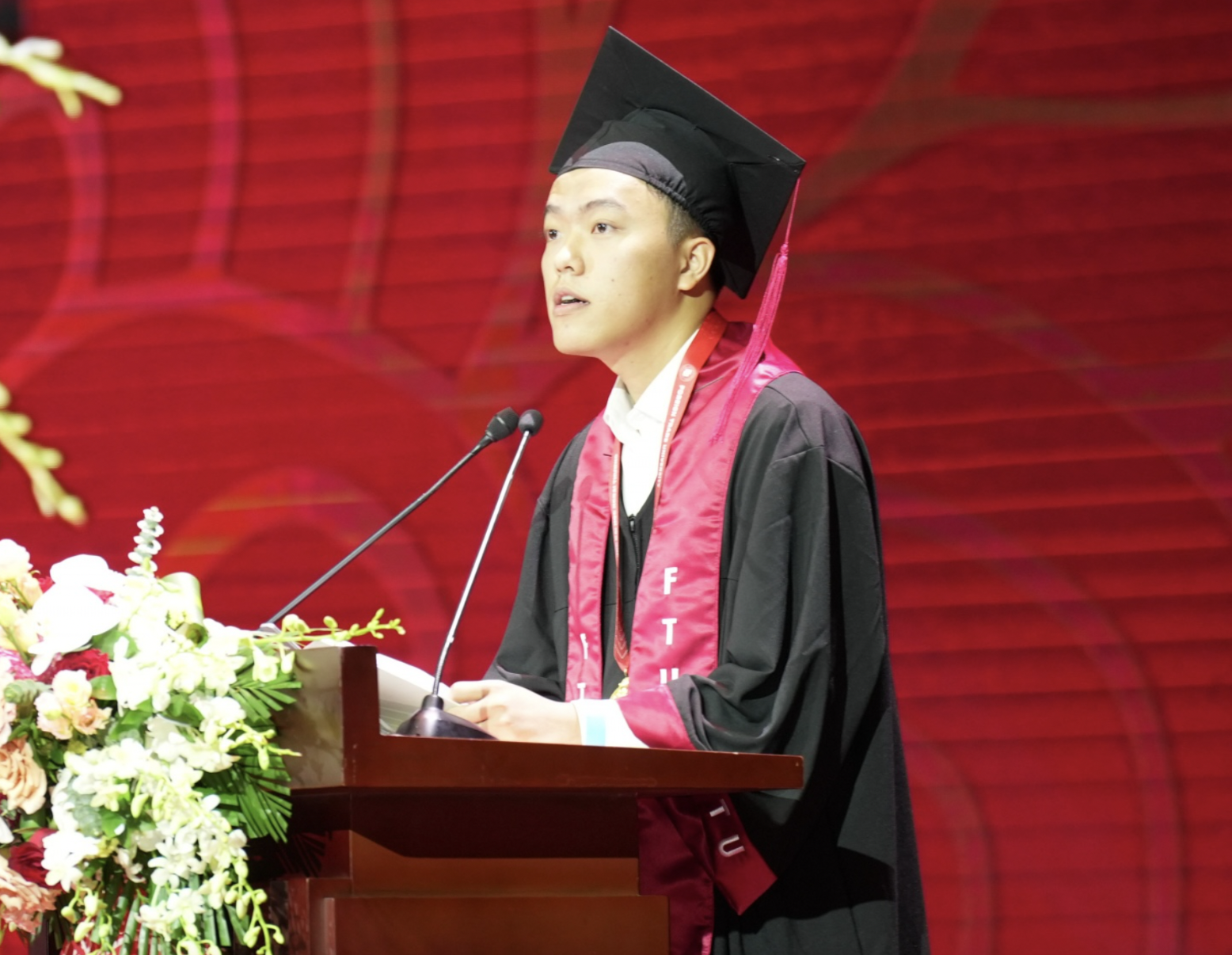 Bài phát biểu đáng nhớ của nam sinh Trường Đại học Ngoại thương trong lễ tốt nghiệp- Ảnh 1.